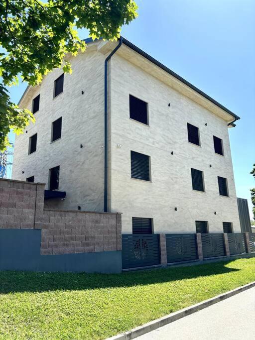 Vila Moste 2 - Free parking & pool, EV station