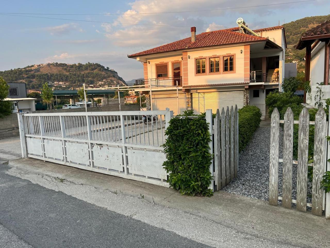 Papajani Apartment