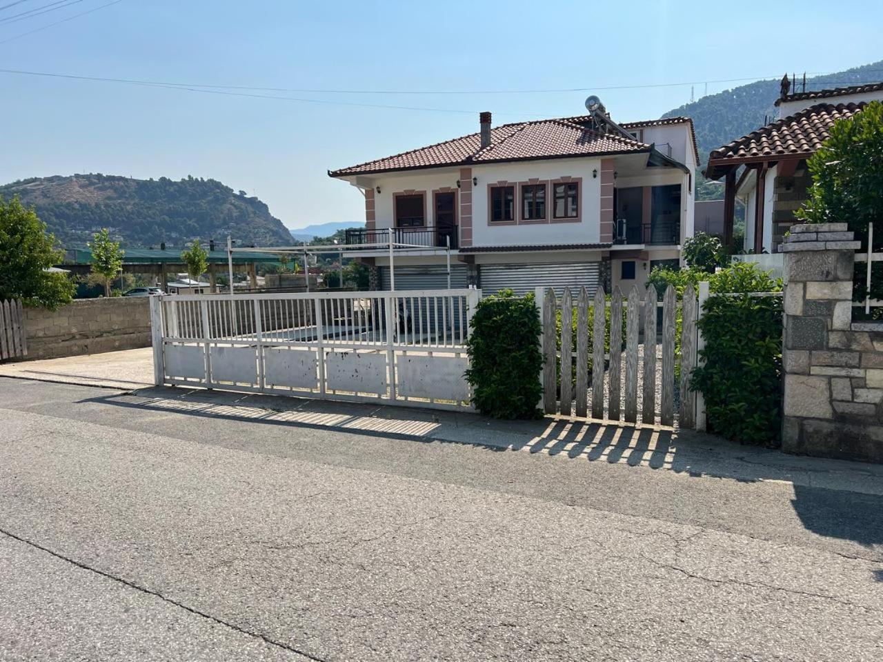 Papajani Apartment