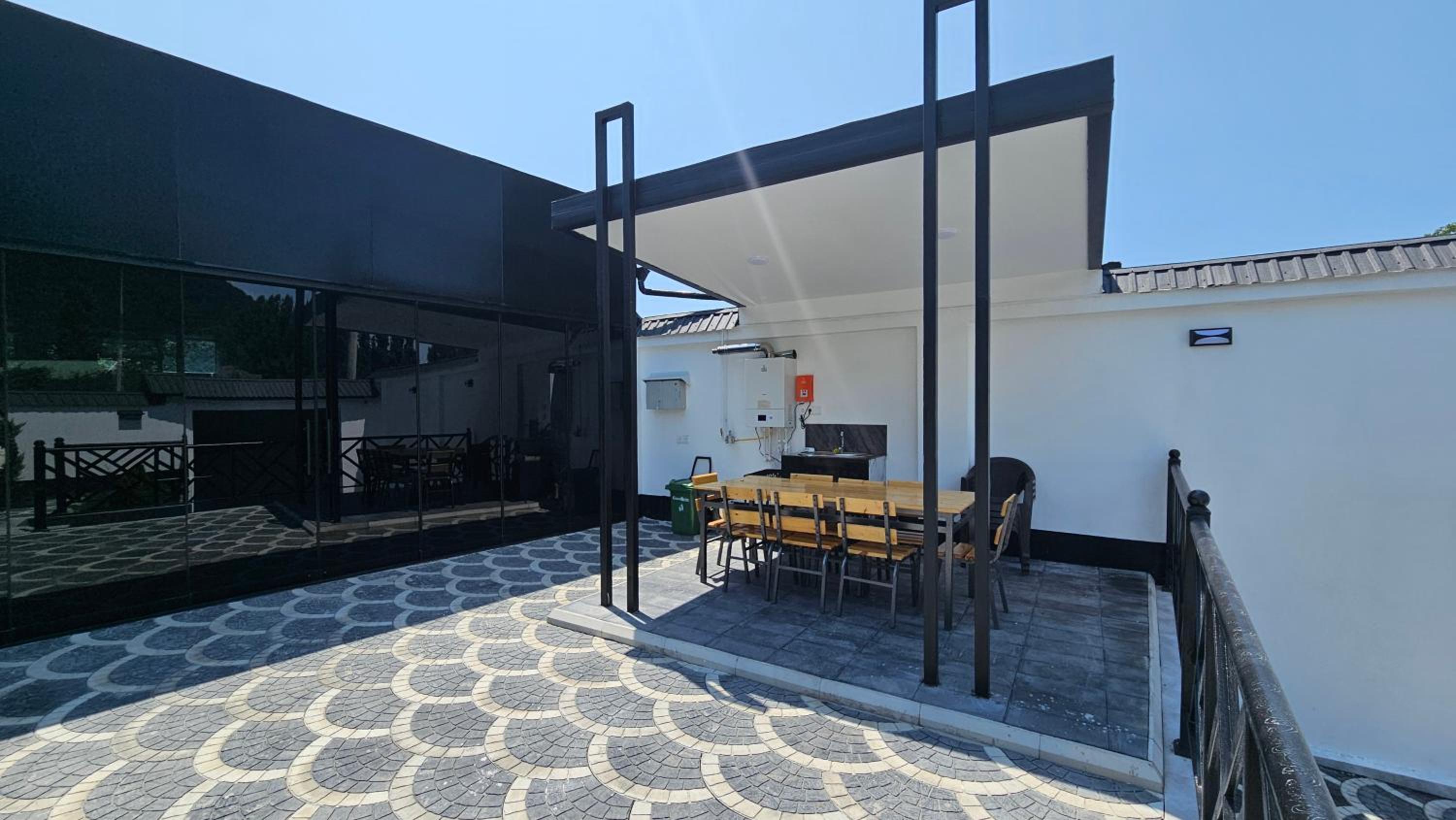 Luxury Milan Mountain Ponoramic Villa, indoor heated pool and jacuzzi with mountain view