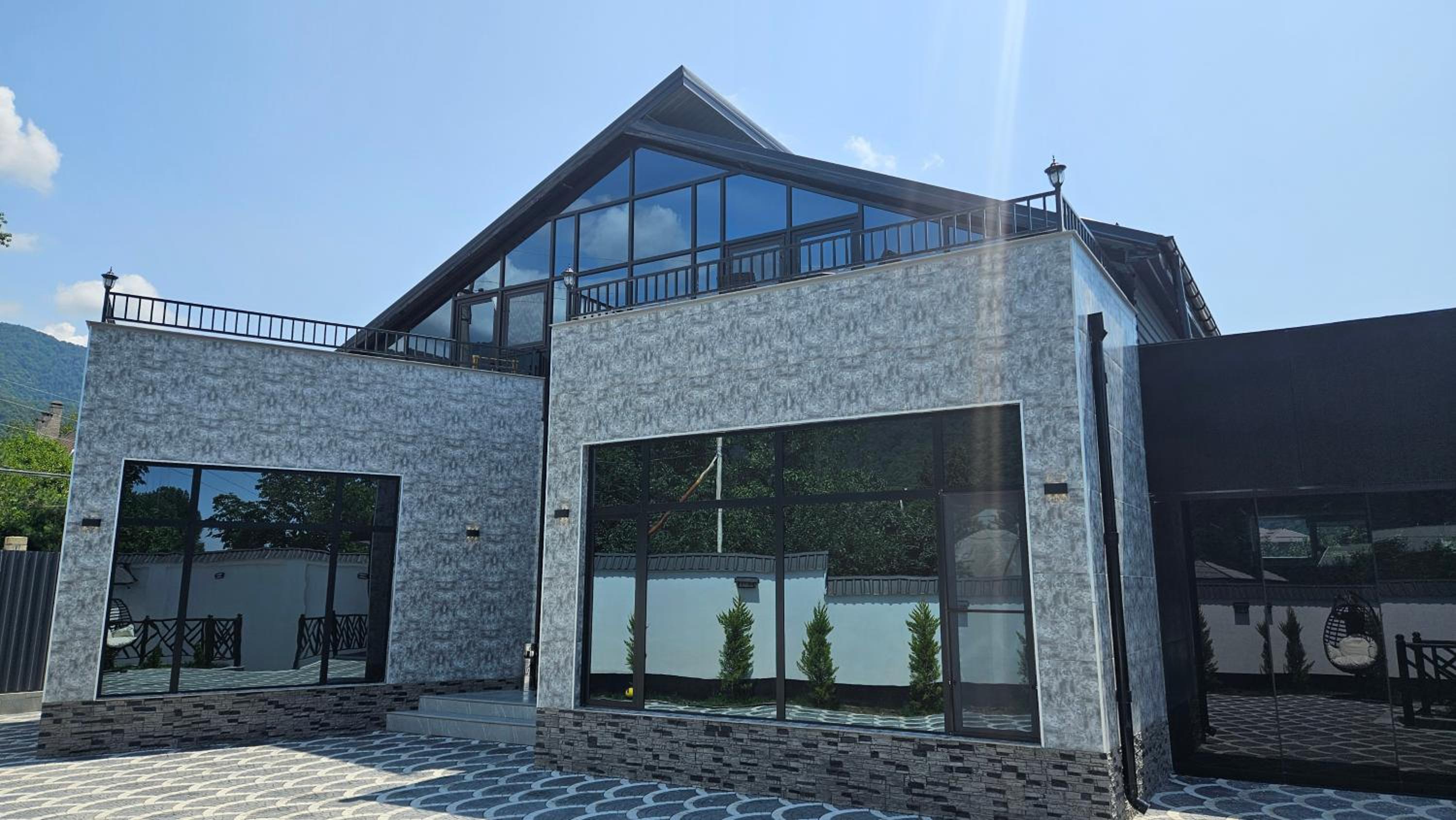Luxury Milan Mountain Ponoramic Villa, indoor heated pool and jacuzzi with mountain view