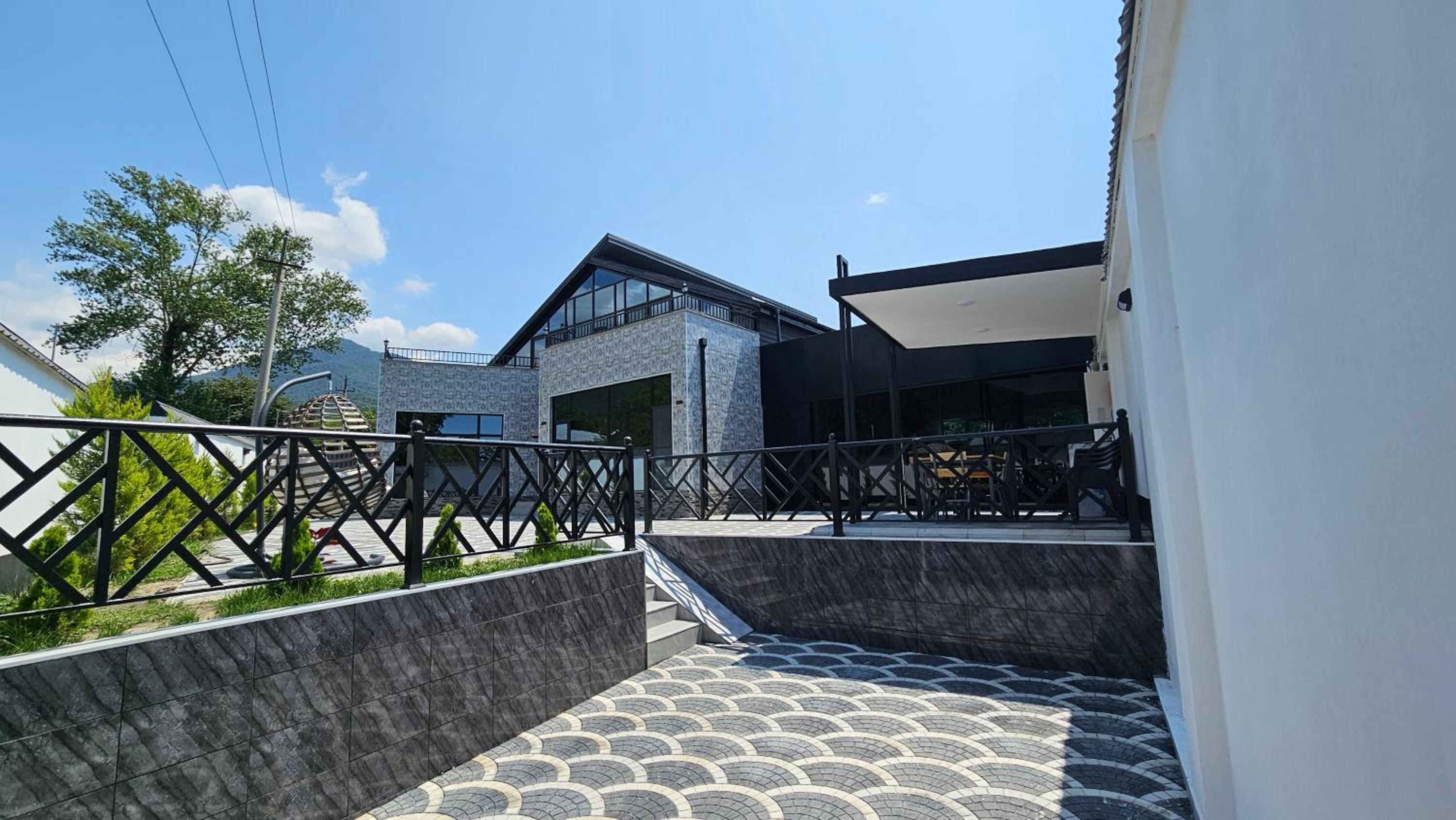 Luxury Milan Mountain Ponoramic Villa, indoor heated pool and jacuzzi with mountain view