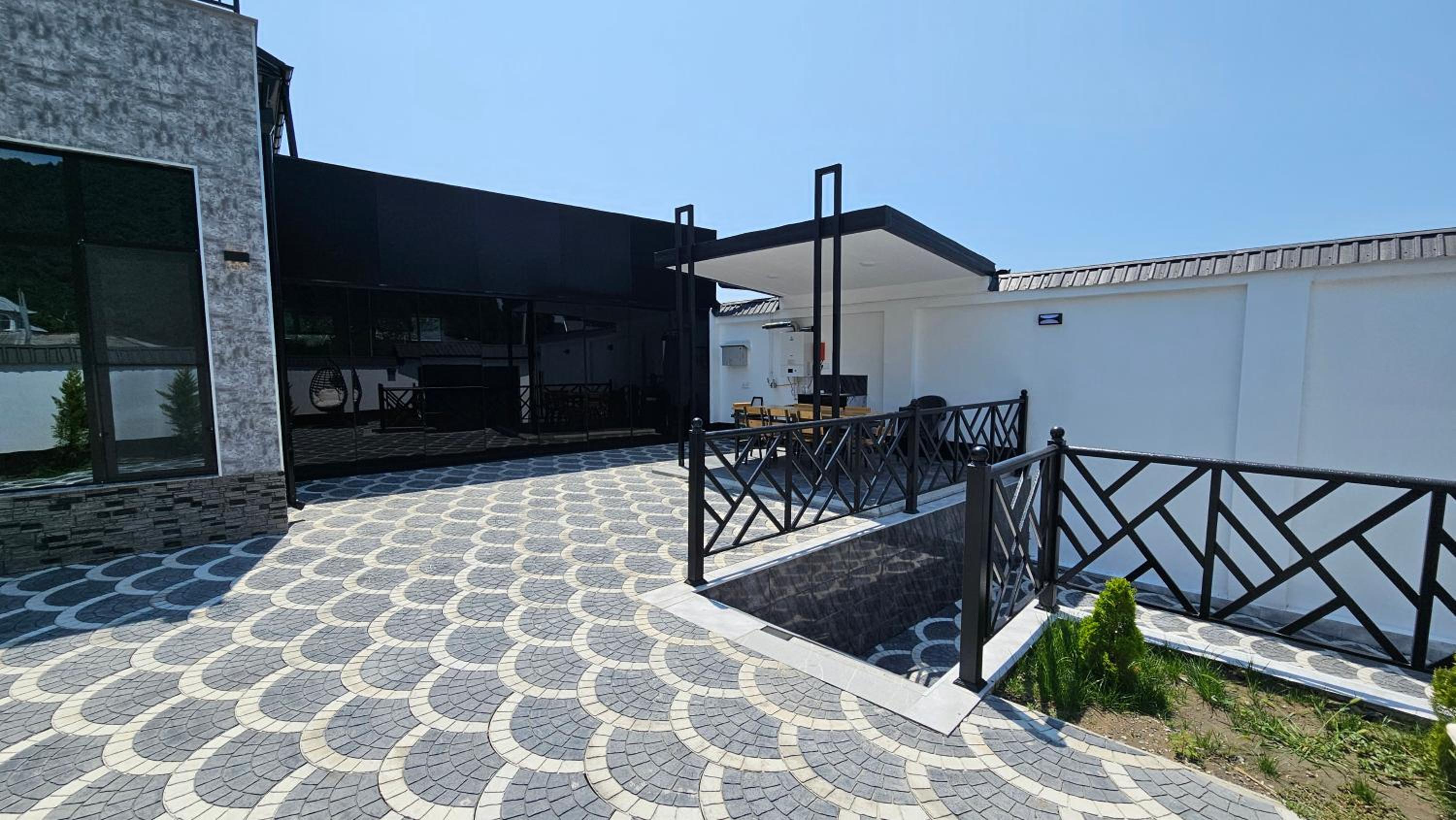 Luxury Milan Mountain Ponoramic Villa, indoor heated pool and jacuzzi with mountain view