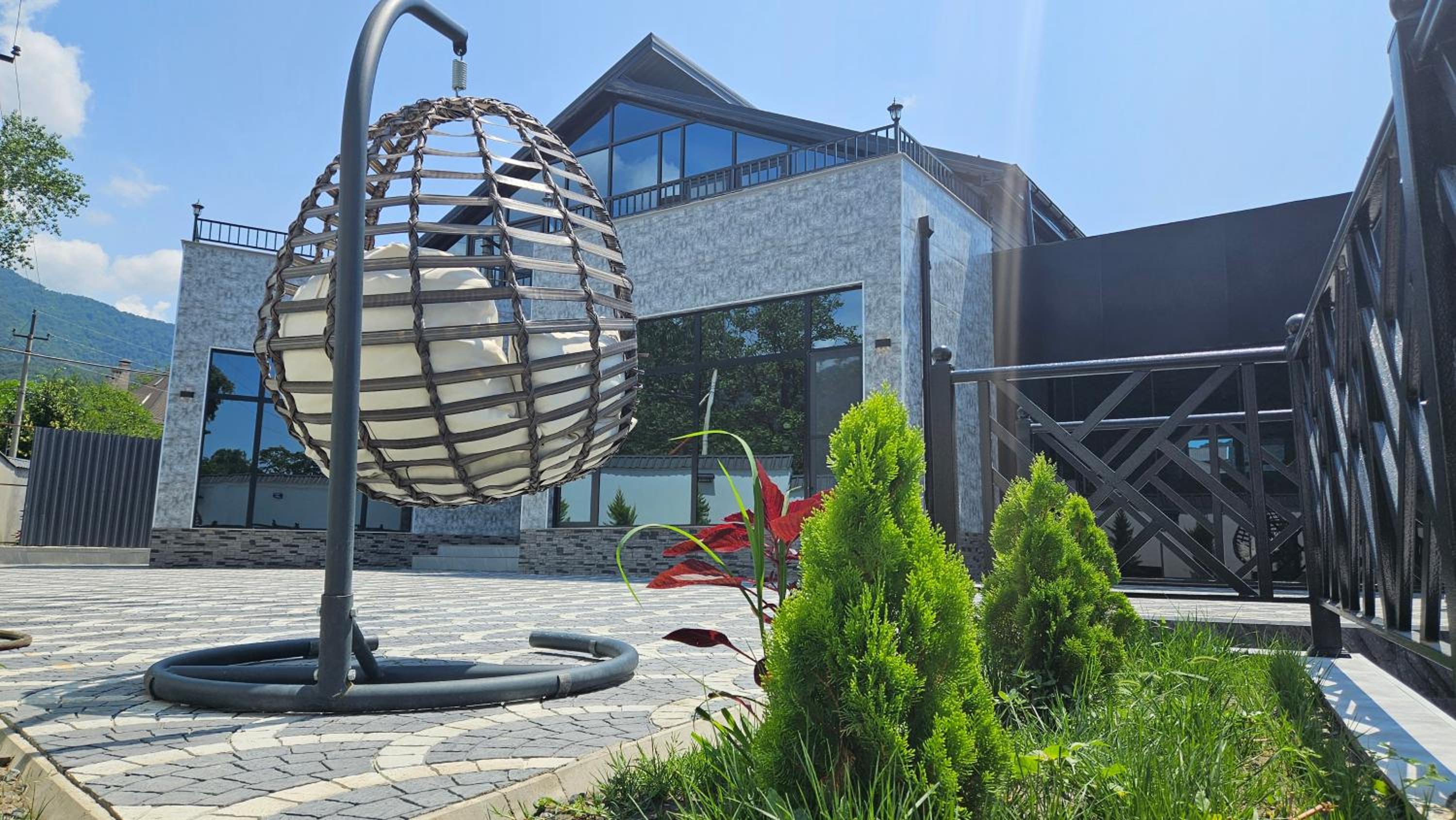 Luxury Milan Mountain Ponoramic Villa, indoor heated pool and jacuzzi with mountain view