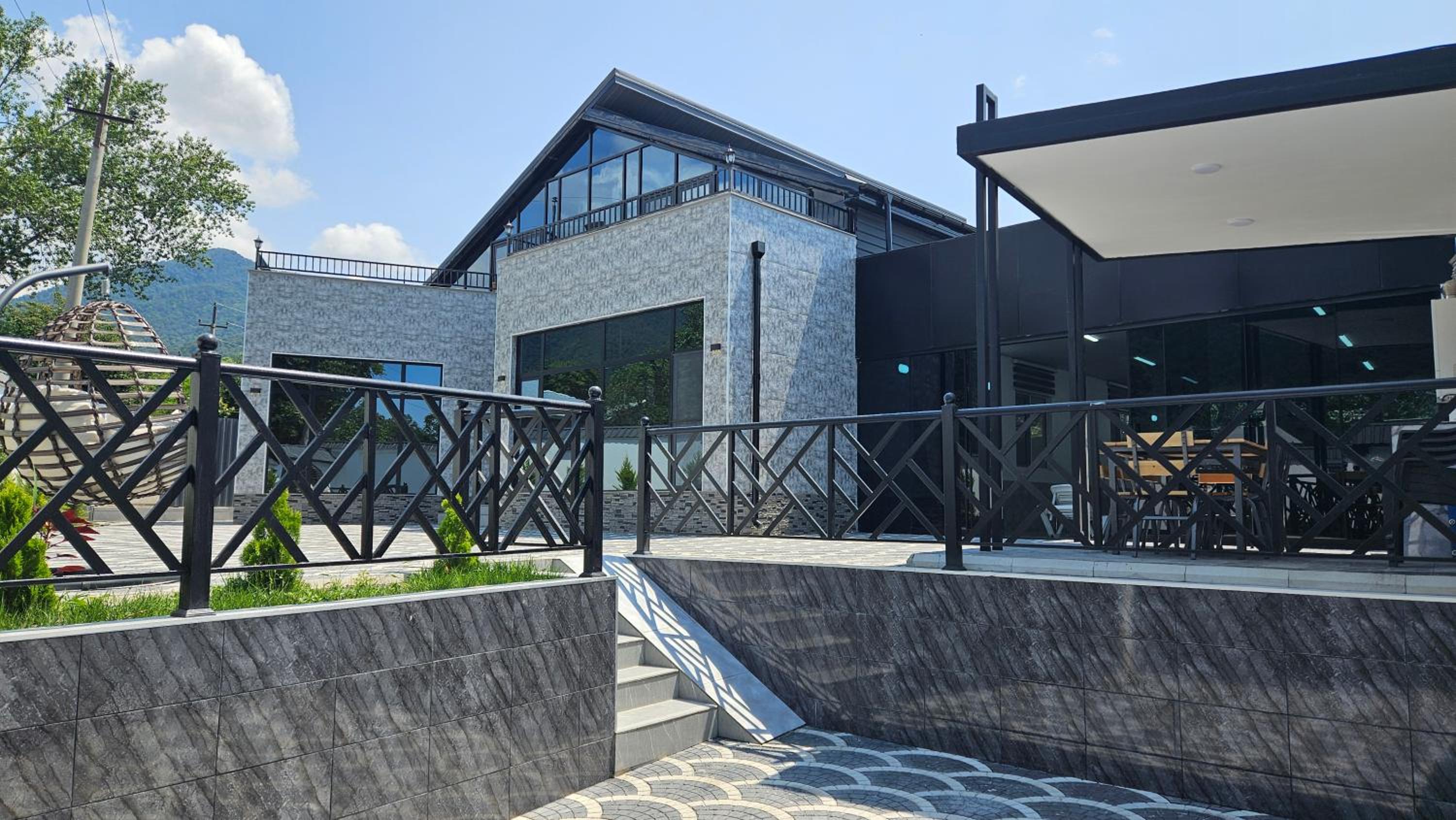 Luxury Milan Mountain Ponoramic Villa, indoor heated pool and jacuzzi with mountain view