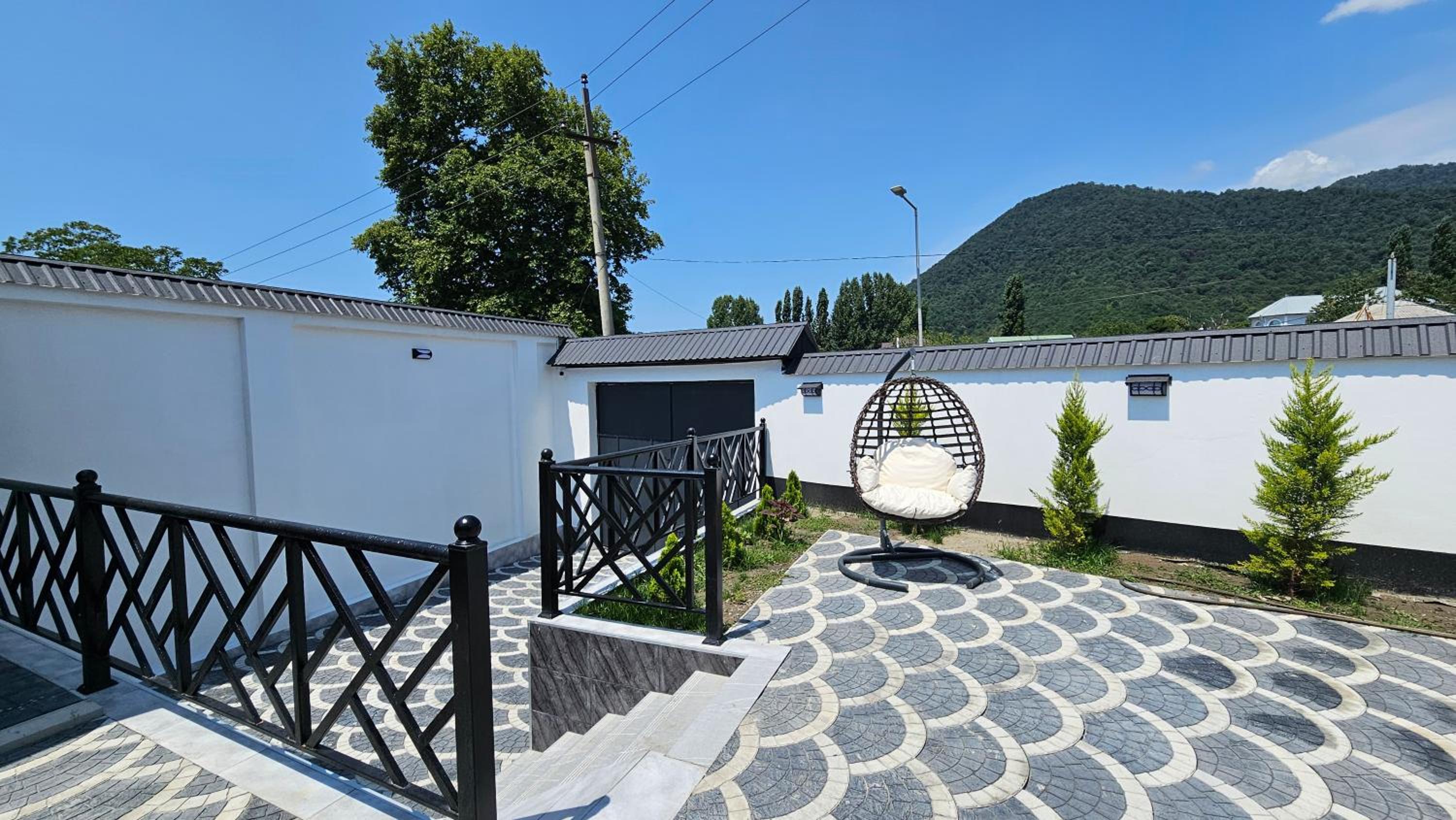Luxury Milan Mountain Ponoramic Villa, indoor heated pool and jacuzzi with mountain view