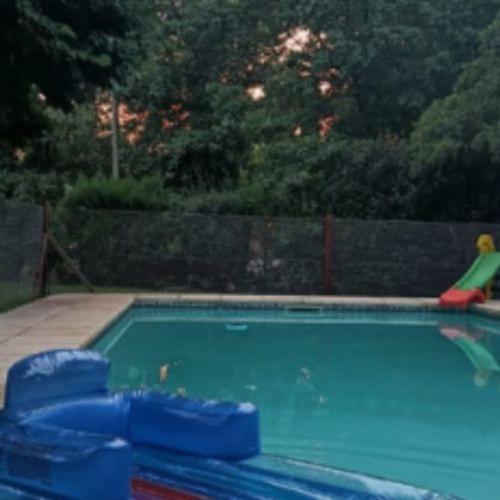 Casa con pileta a pasos de todo