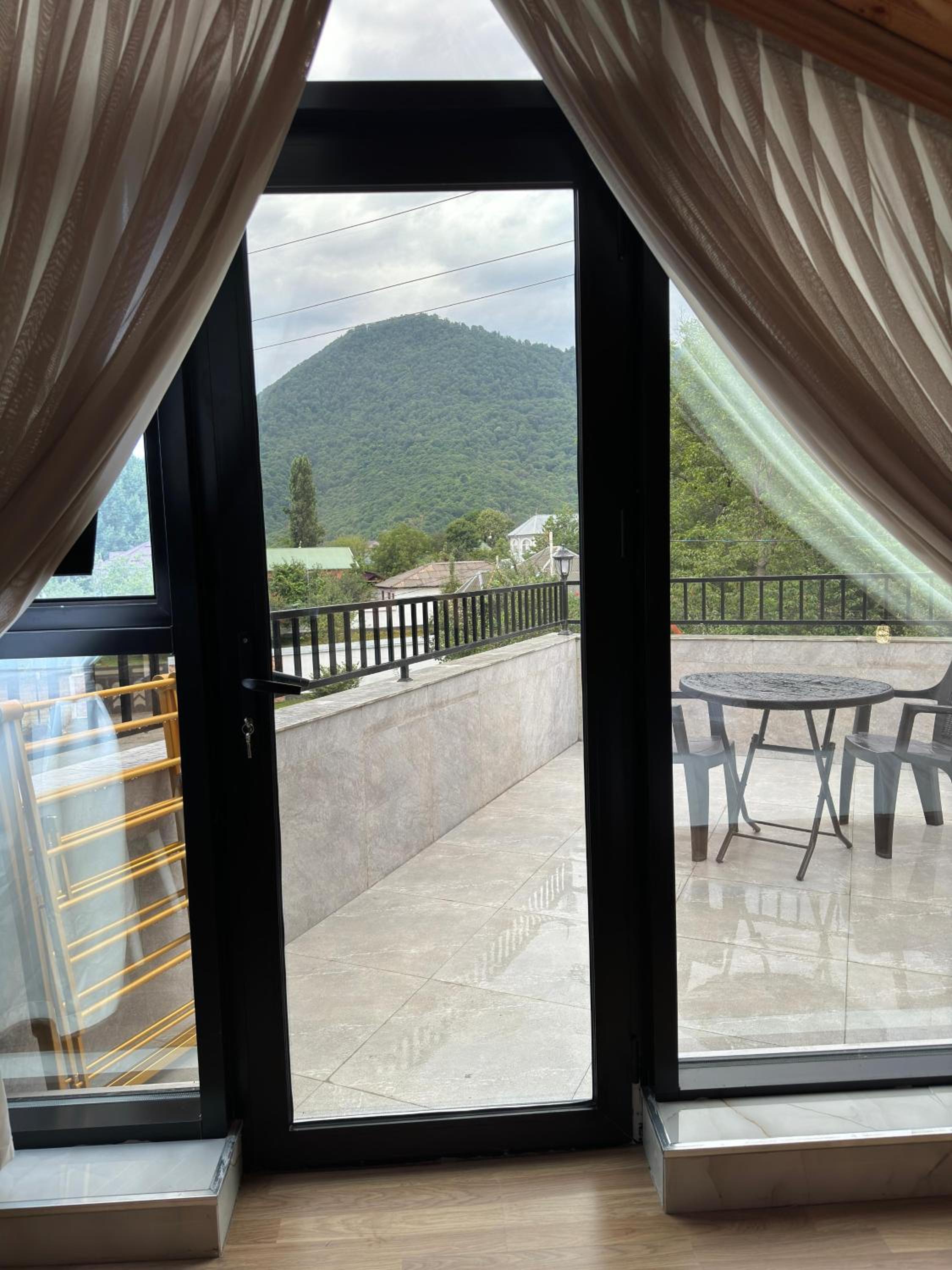 Luxury Milan Mountain Ponoramic Villa, indoor heated pool and jacuzzi with mountain view