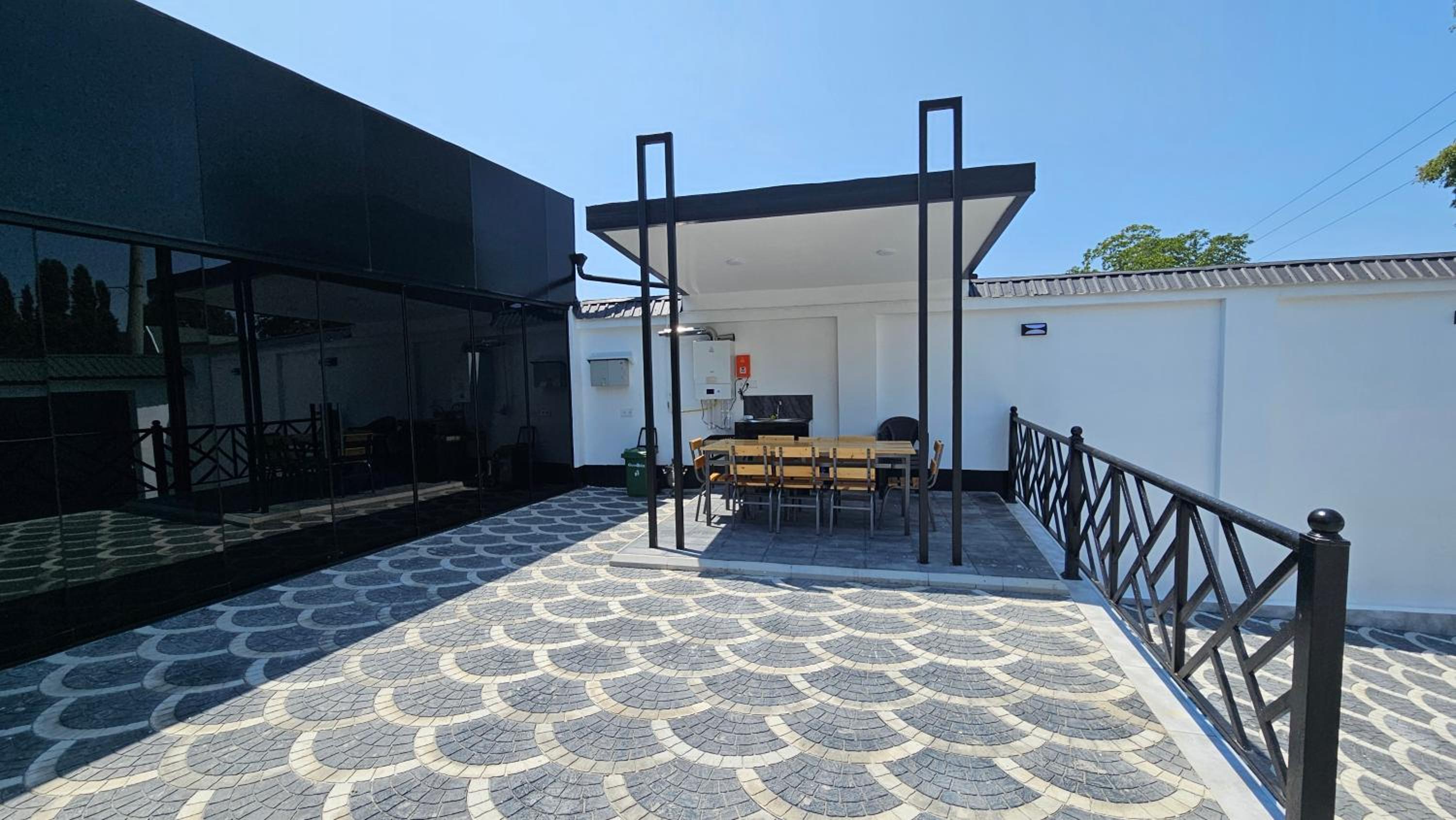Luxury Milan Mountain Ponoramic Villa, indoor heated pool and jacuzzi with mountain view