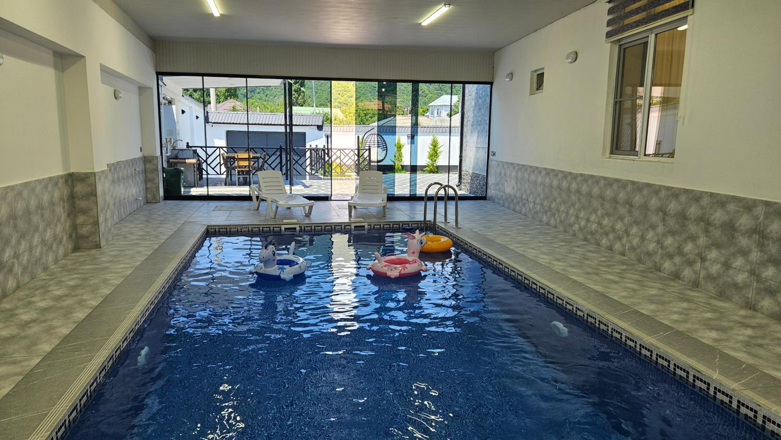 Luxury Milan Mountain Ponoramic Villa, indoor heated pool and jacuzzi with mountain view