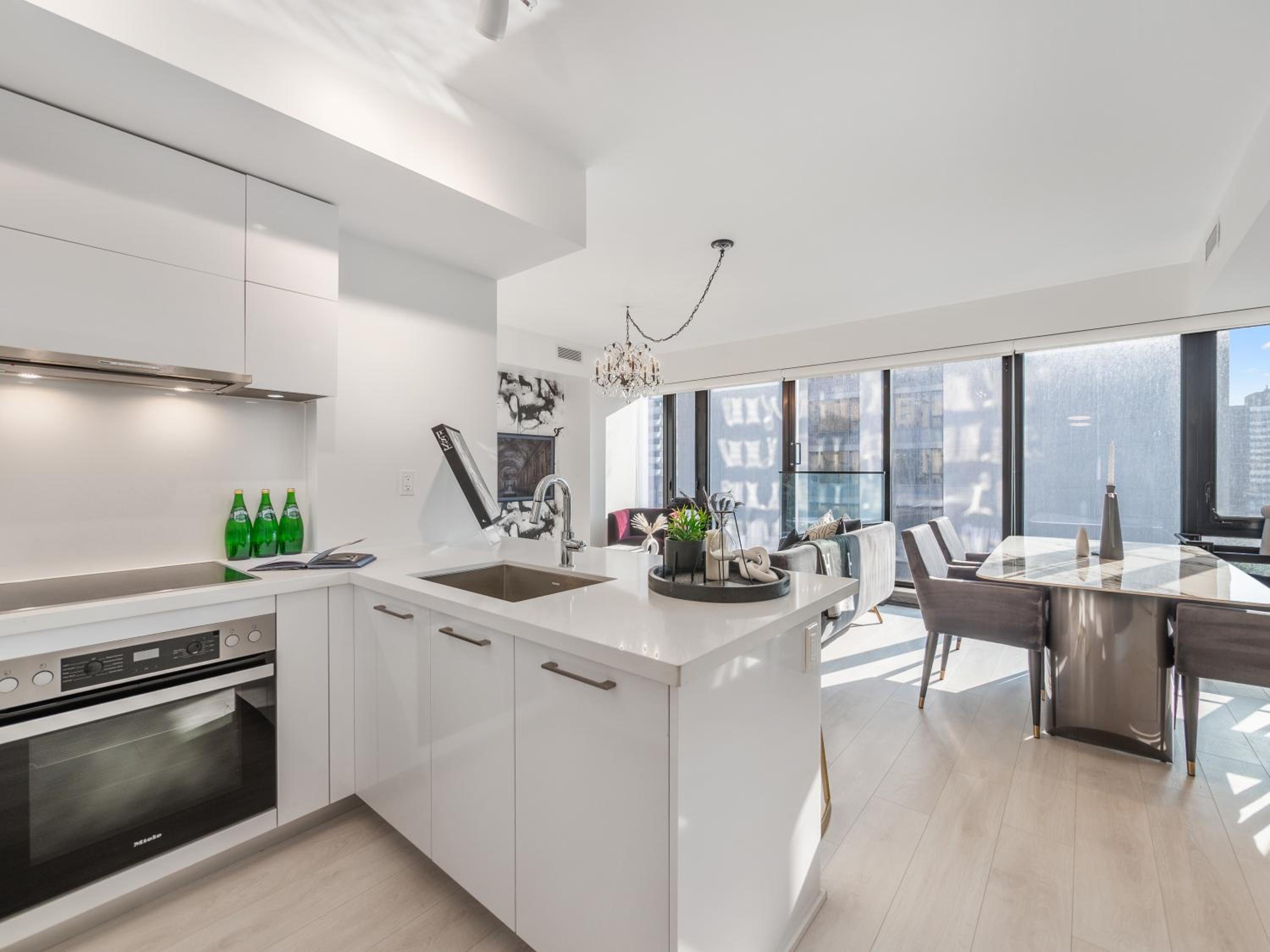 Hazelton Suites - Yorkville - Indoor Pool & Hot Tub