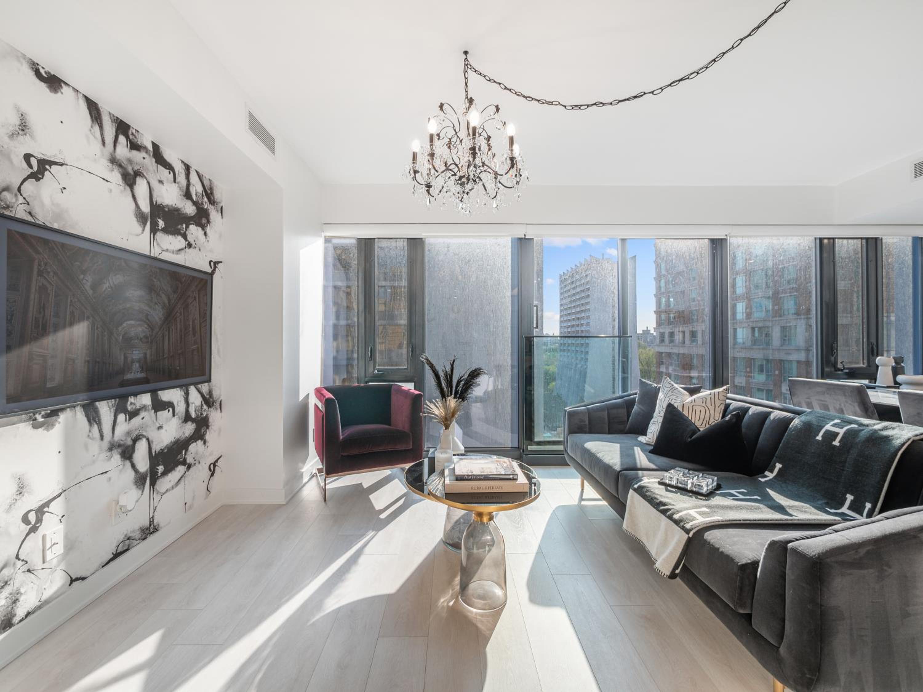 Hazelton Suites - Yorkville - Indoor Pool & Hot Tub