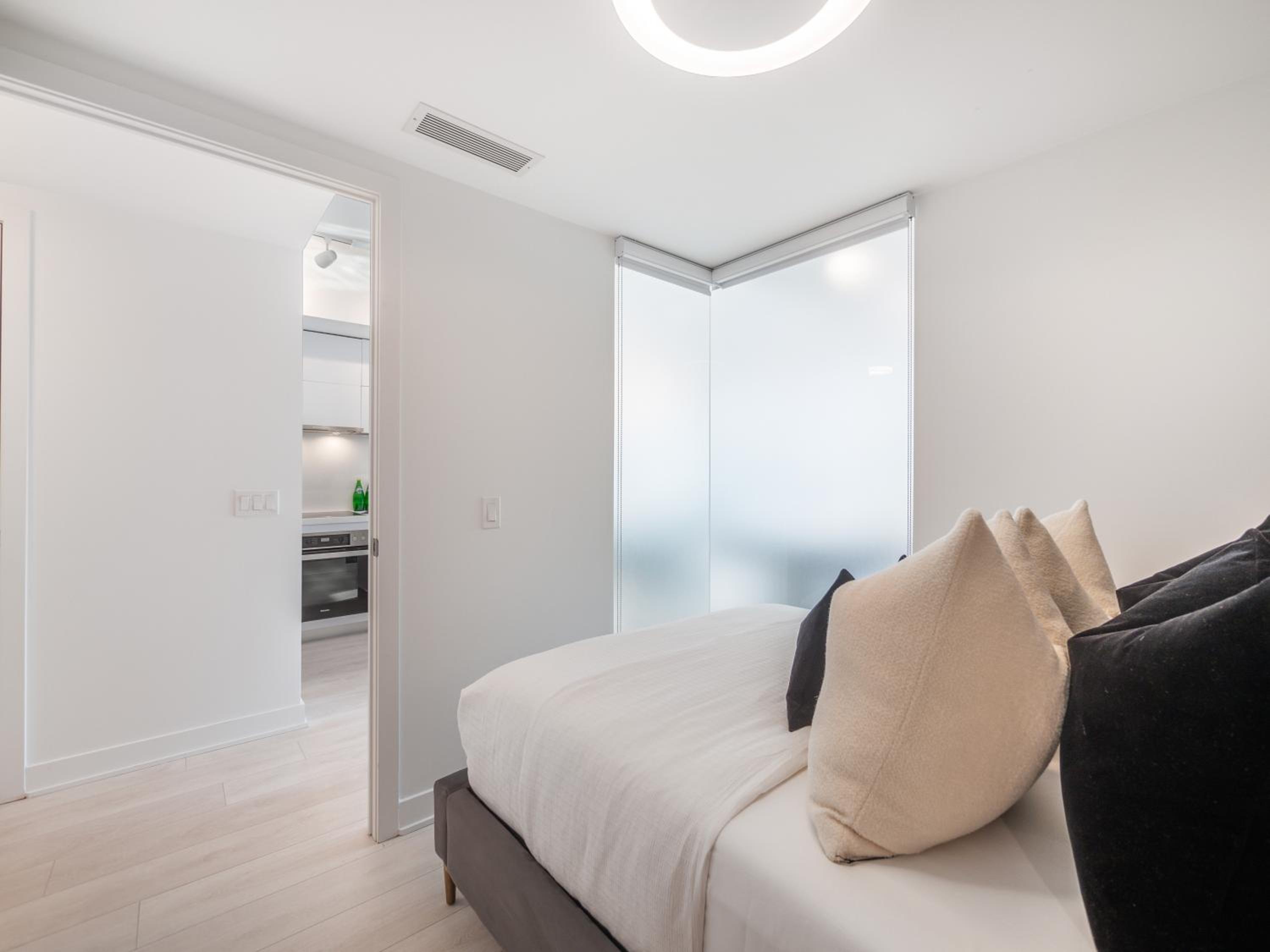 Hazelton Suites - Yorkville - Indoor Pool & Hot Tub