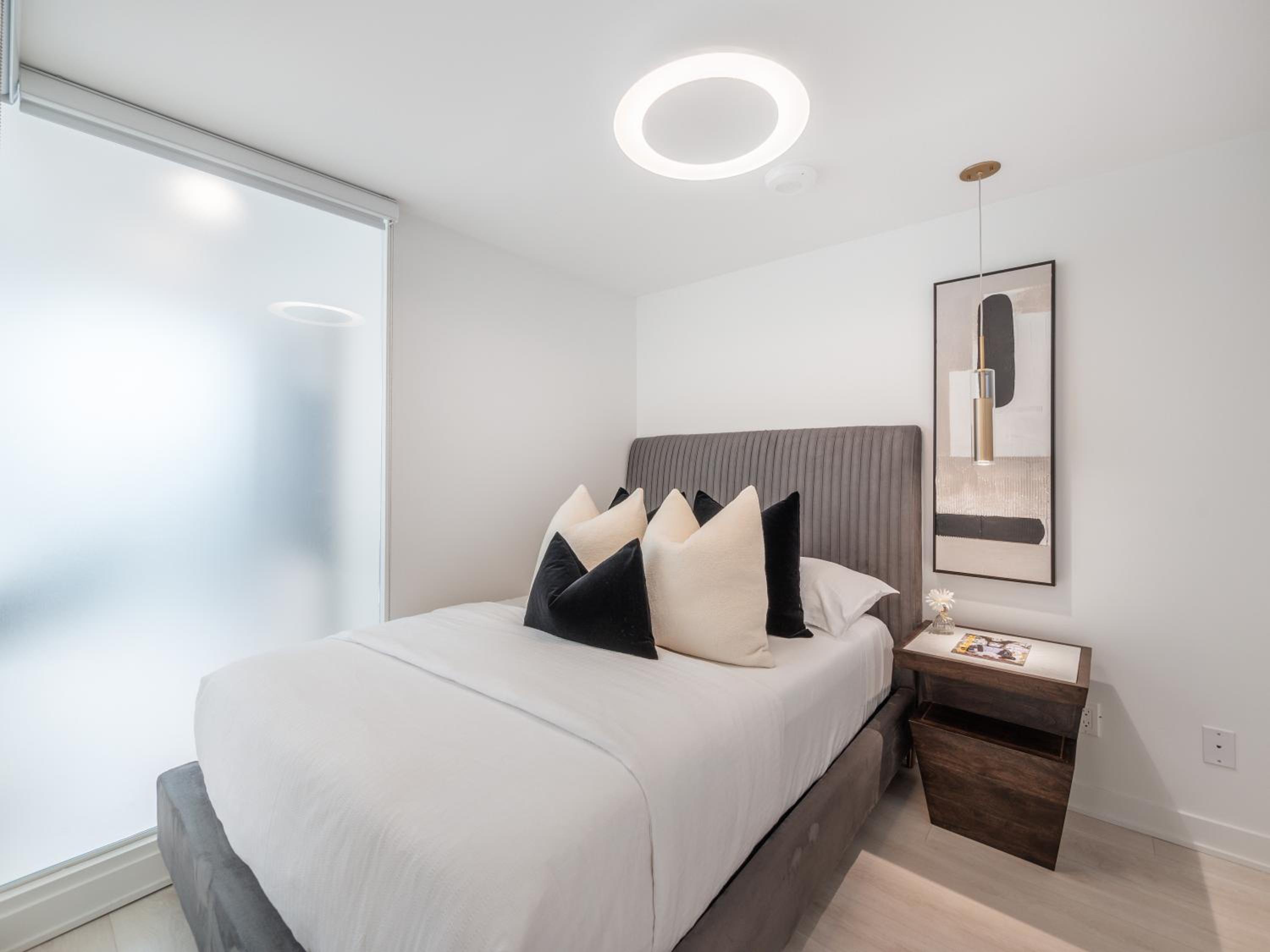 Hazelton Suites - Yorkville - Indoor Pool & Hot Tub