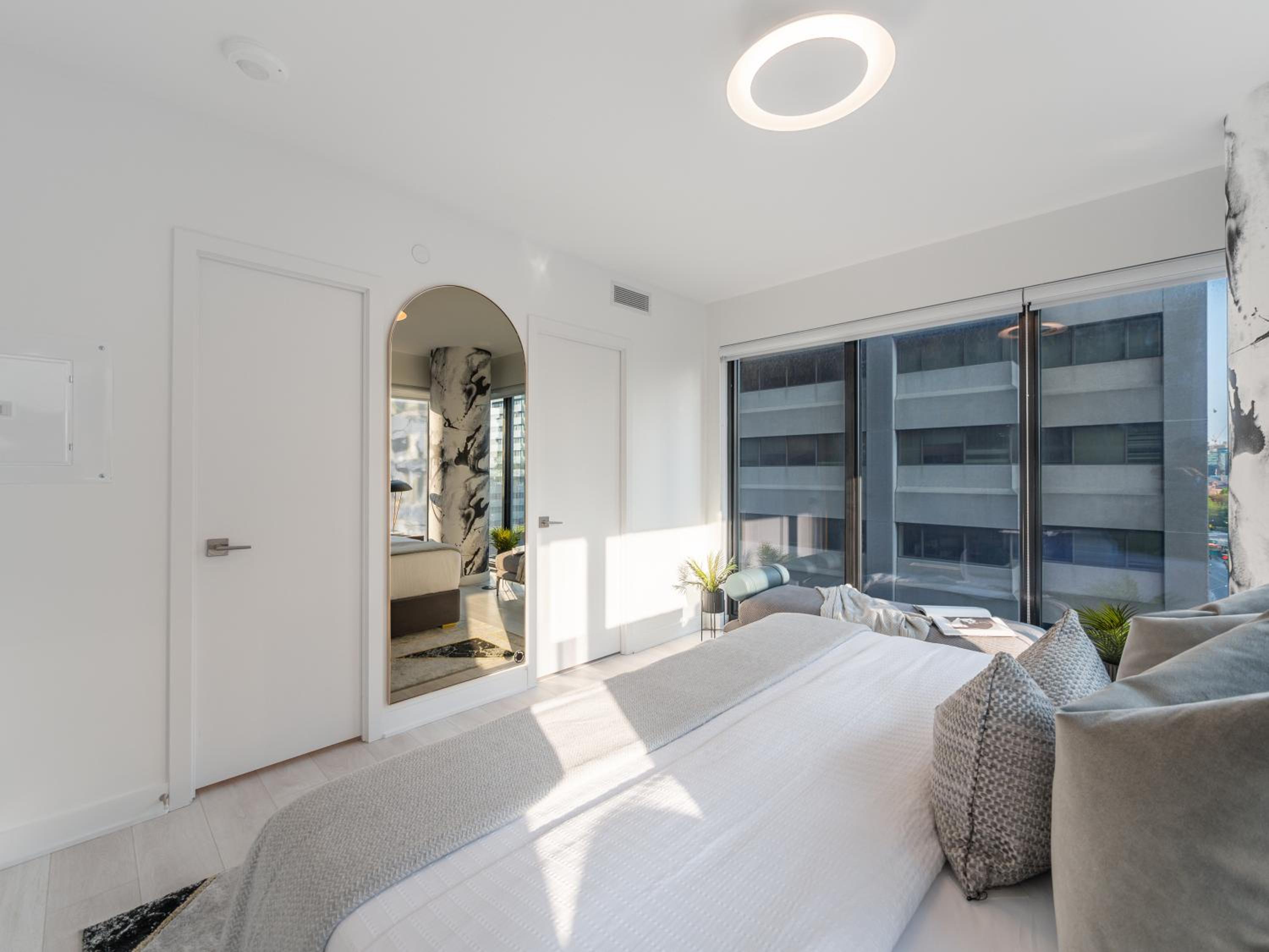 Hazelton Suites - Yorkville - Indoor Pool & Hot Tub