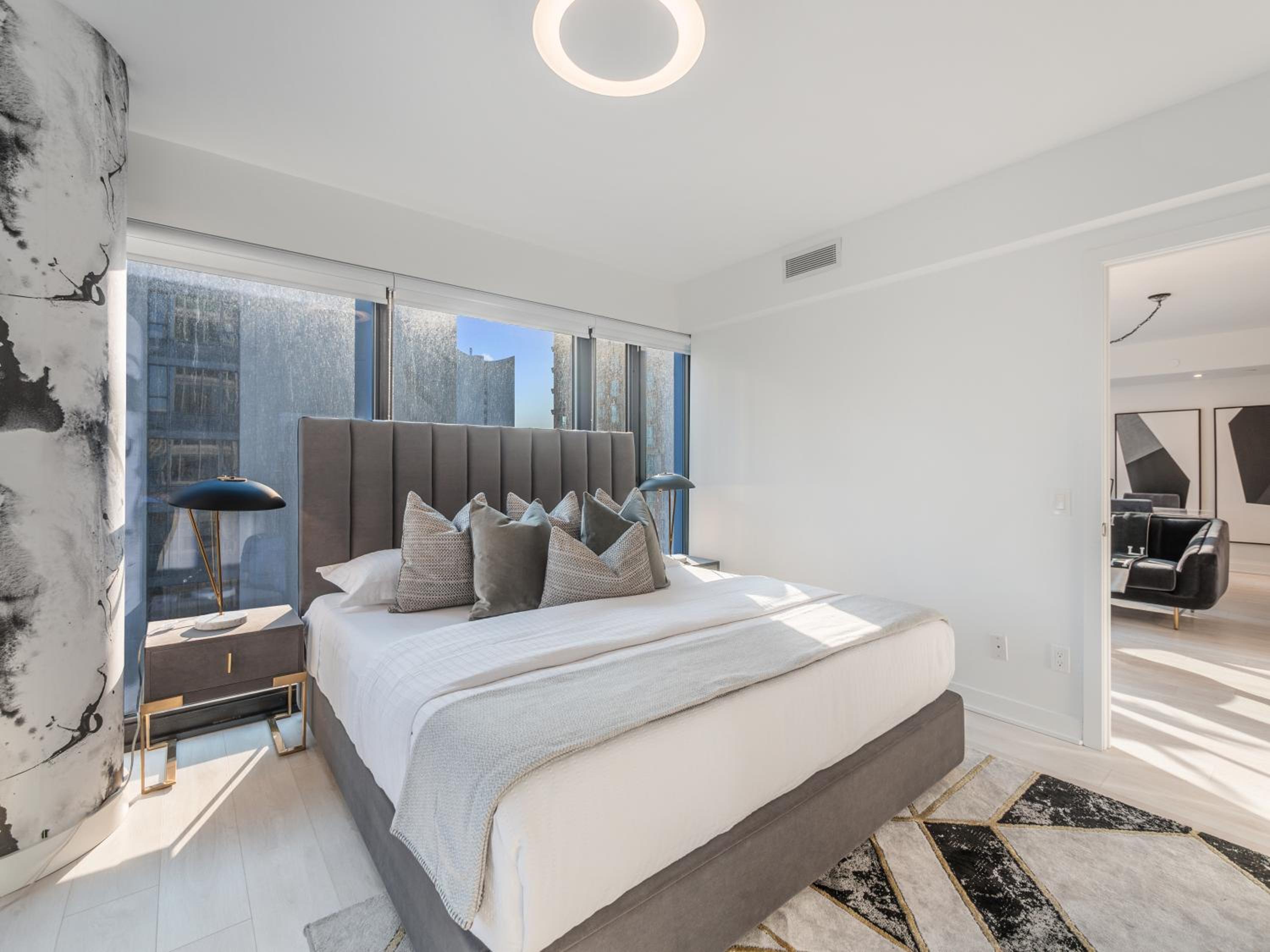 Hazelton Suites - Yorkville - Indoor Pool & Hot Tub