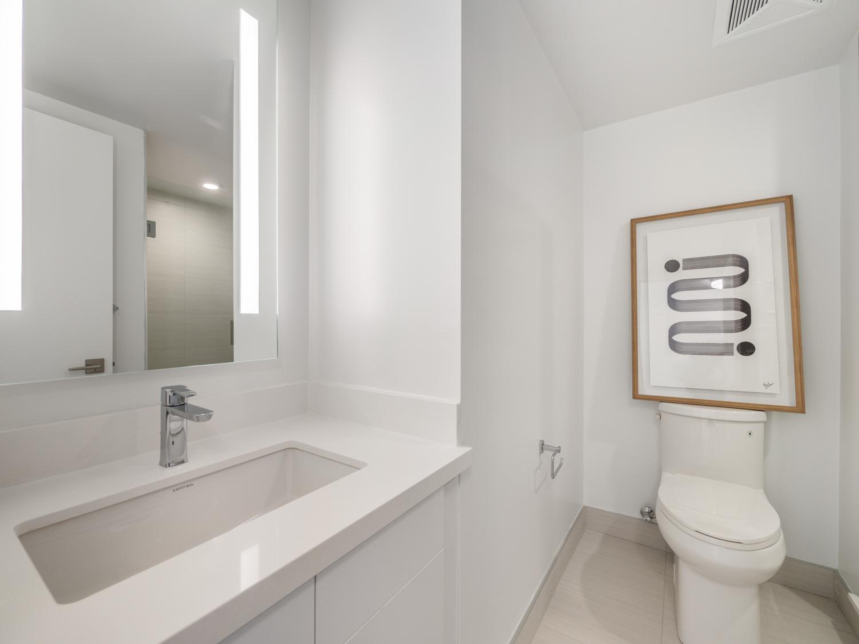 Hazelton Suites - Yorkville - Indoor Pool & Hot Tub