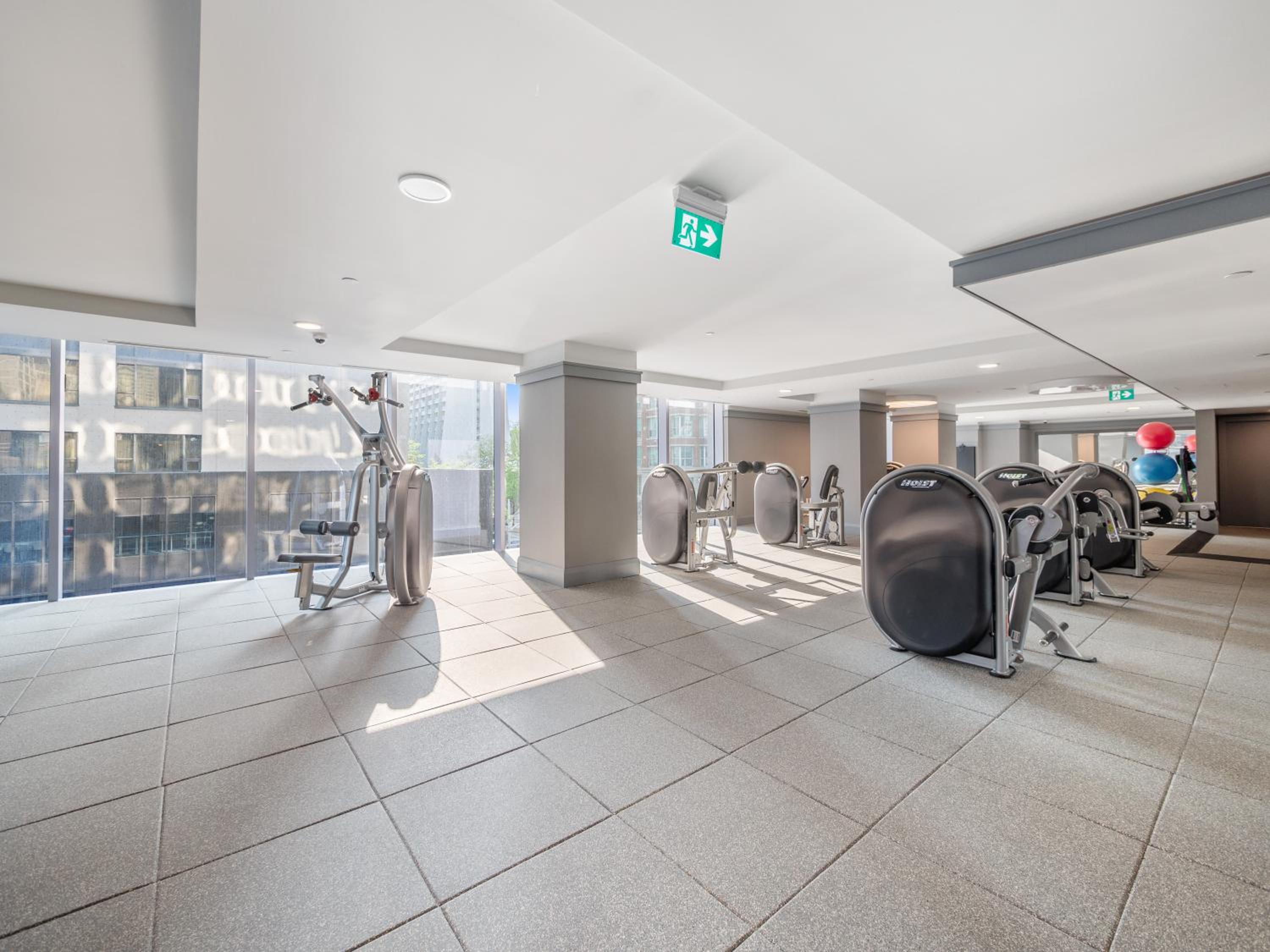 Hazelton Suites - Yorkville - Indoor Pool & Hot Tub
