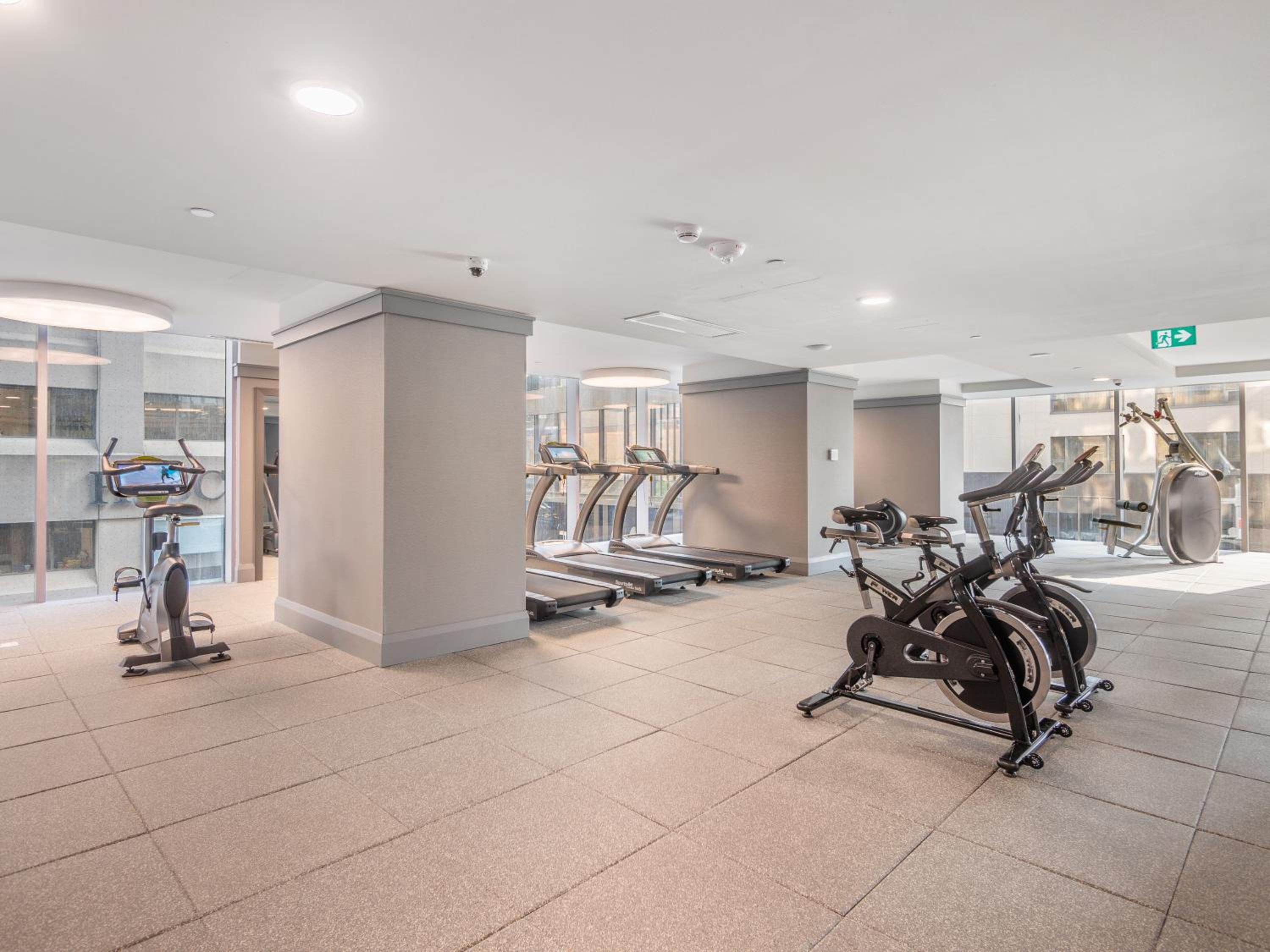 Hazelton Suites - Yorkville - Indoor Pool & Hot Tub