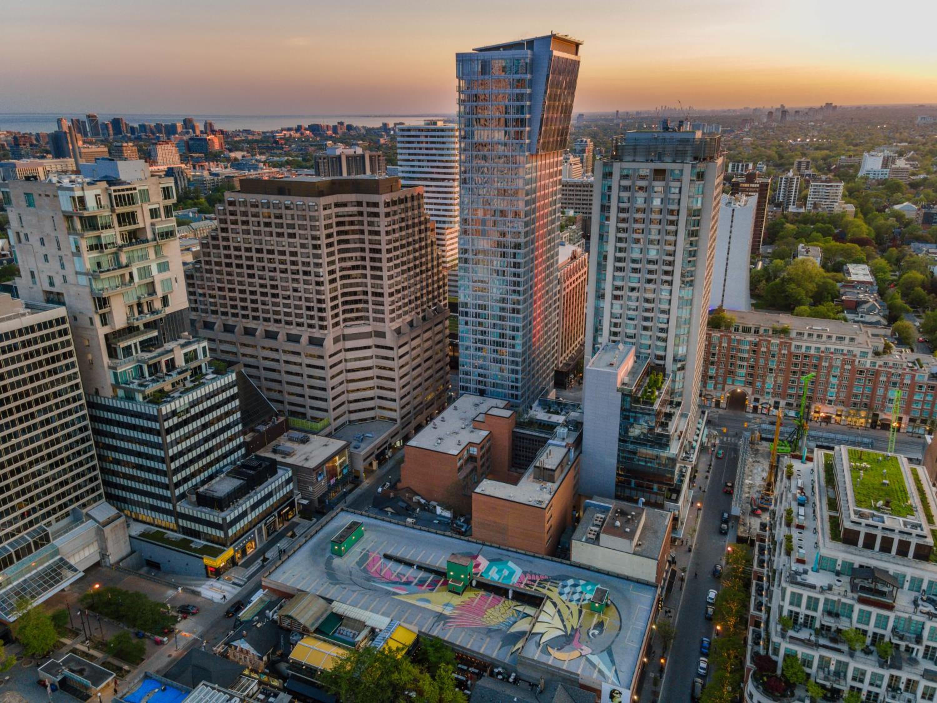 Hazelton Suites - Yorkville - Indoor Pool & Hot Tub