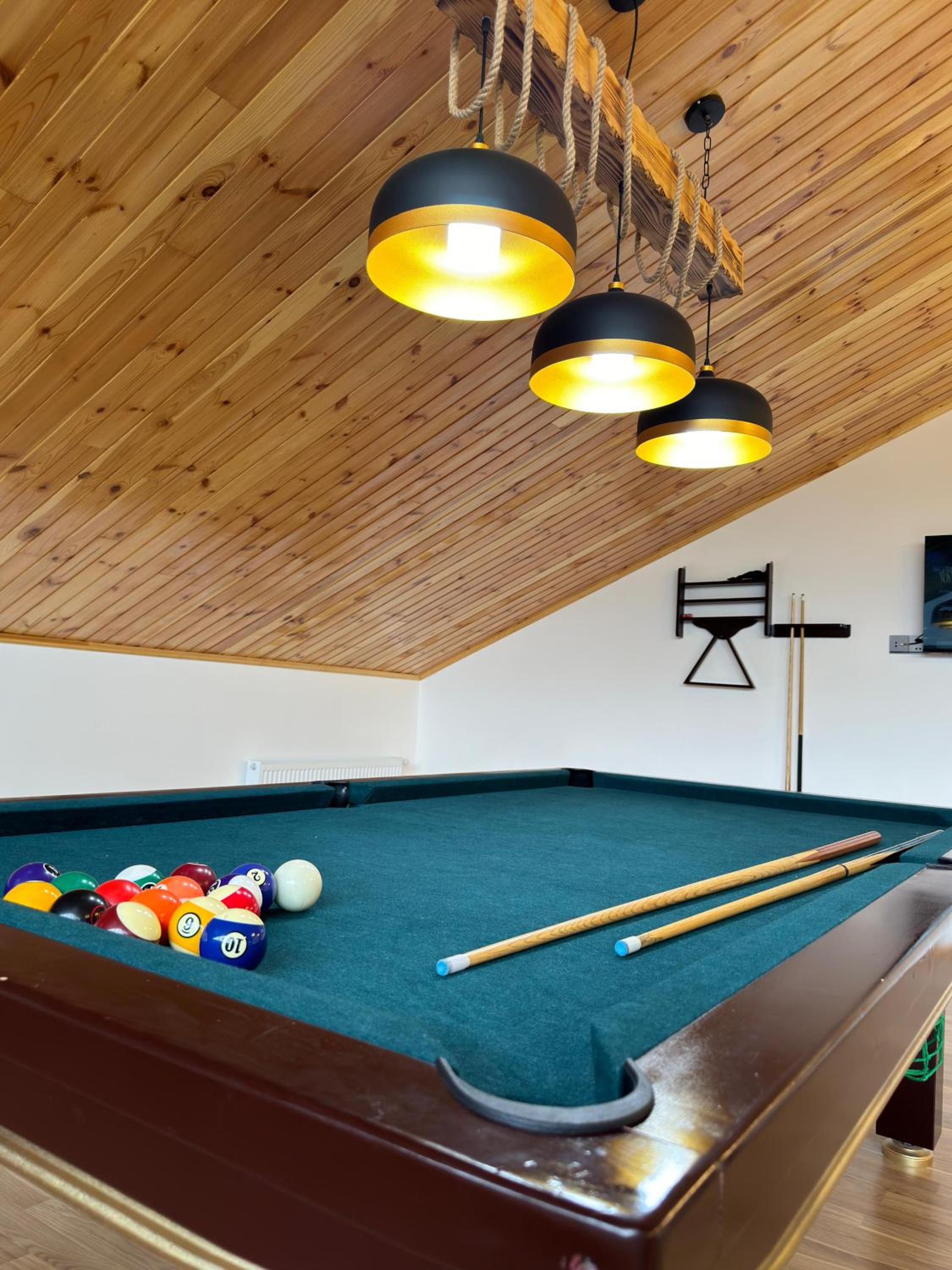 Luxury Milan Mountain Ponoramic Villa, indoor heated pool and jacuzzi with mountain view