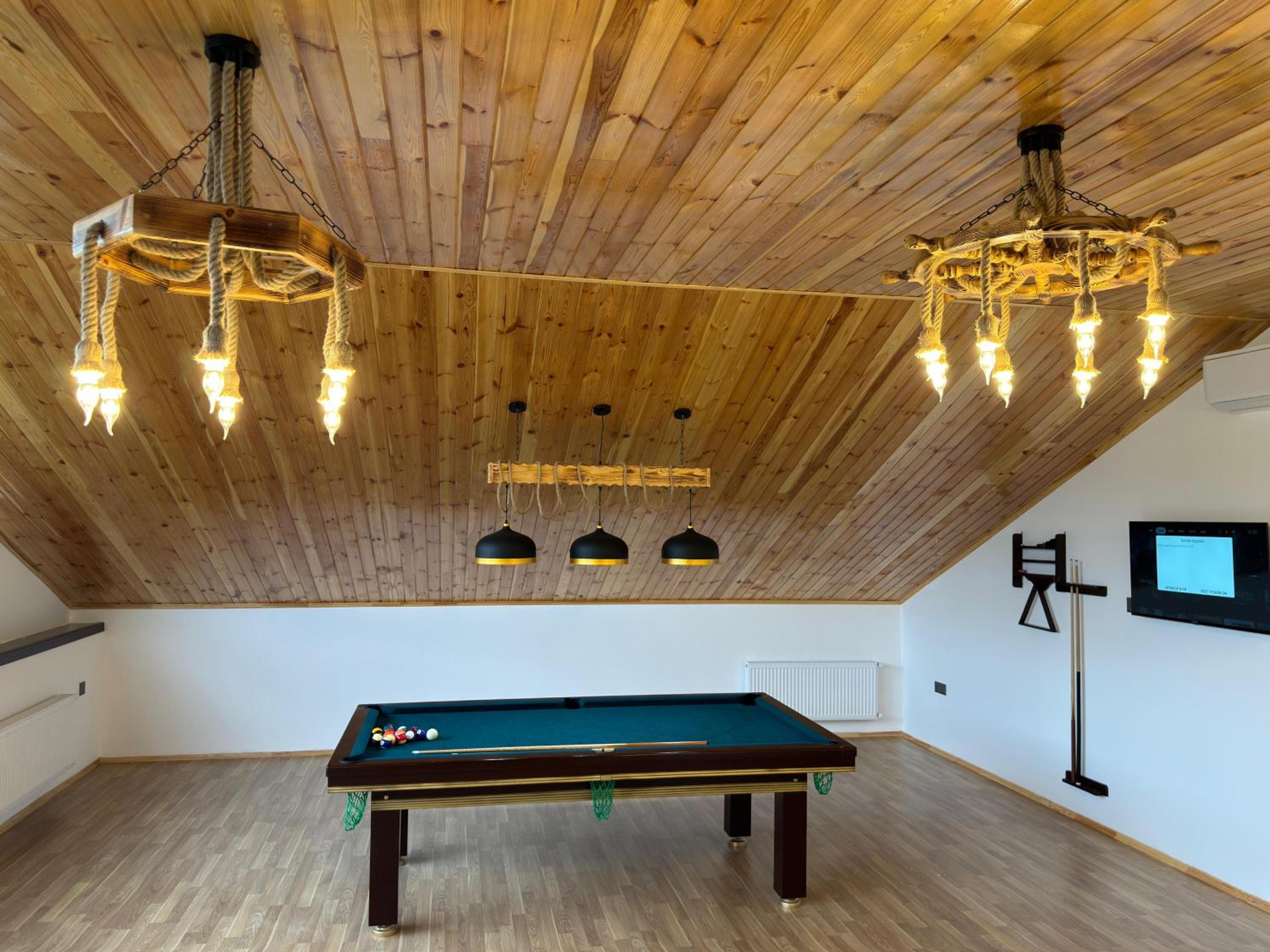 Luxury Milan Mountain Ponoramic Villa, indoor heated pool and jacuzzi with mountain view