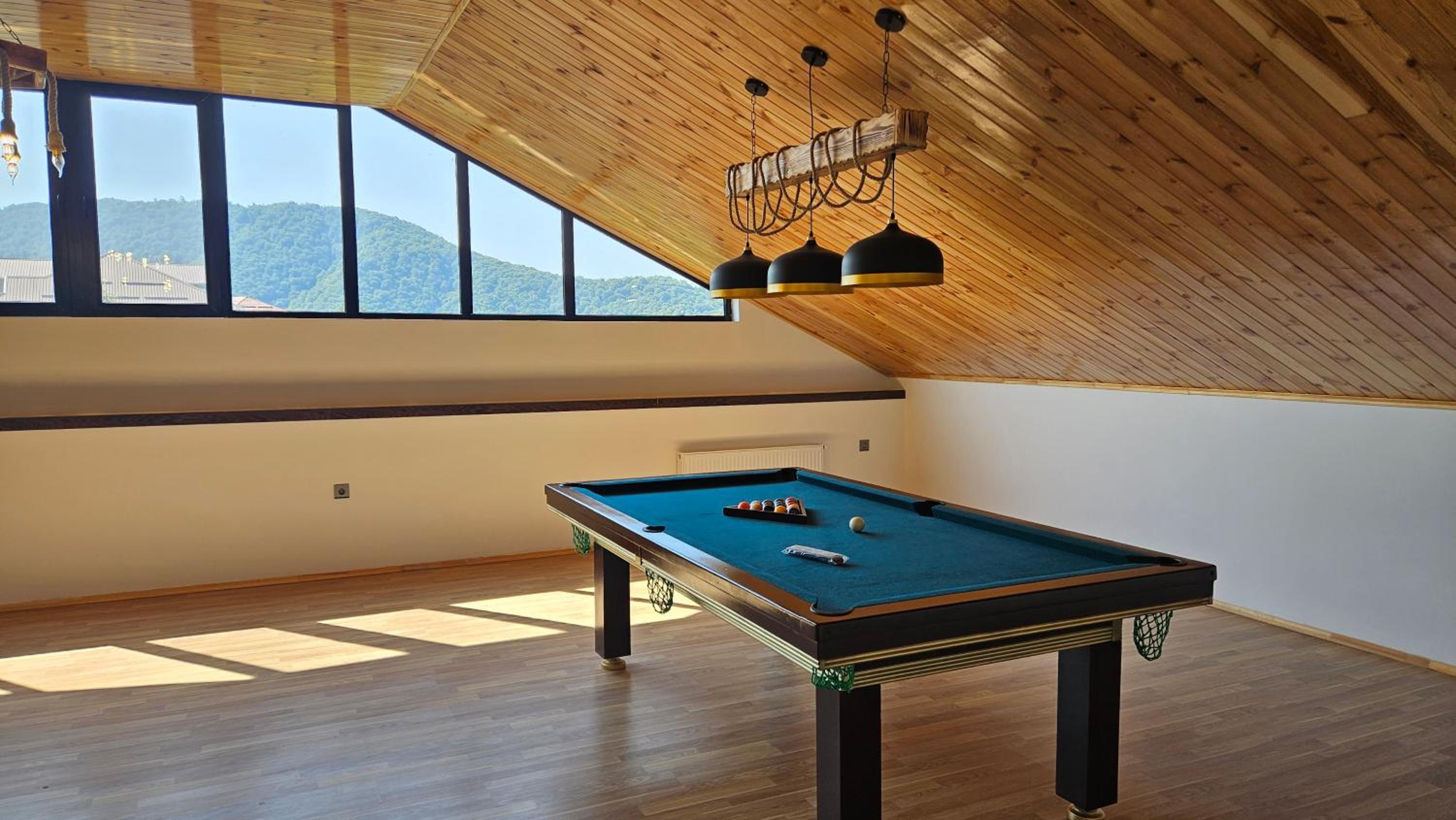 Luxury Milan Mountain Ponoramic Villa, indoor heated pool and jacuzzi with mountain view