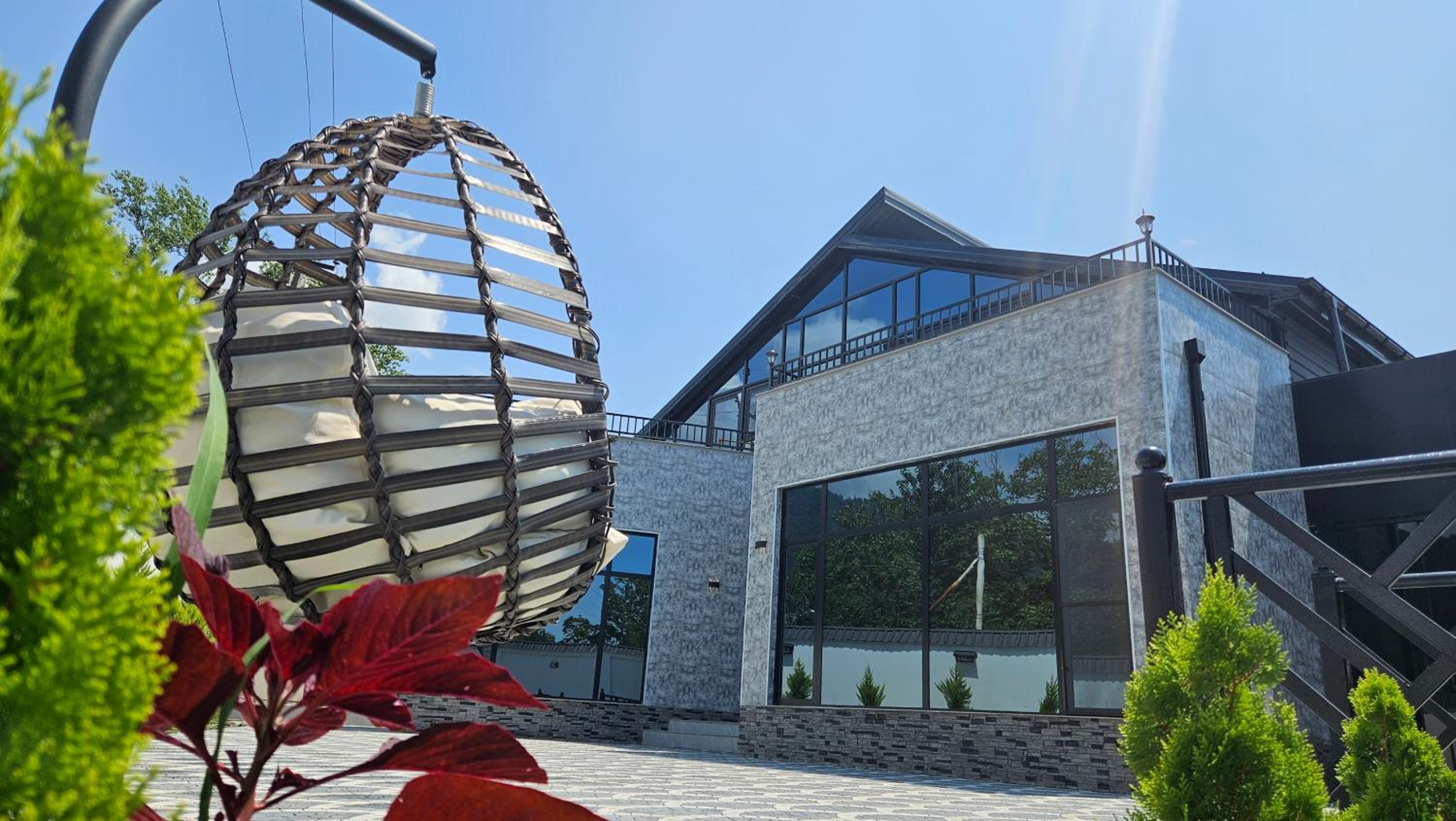 Luxury Milan Mountain Ponoramic Villa, indoor heated pool and jacuzzi with mountain view