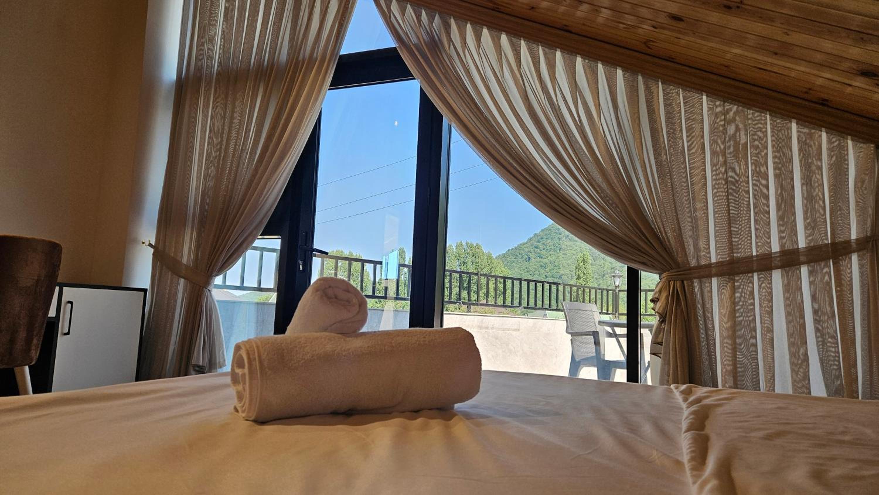 Luxury Milan Mountain Ponoramic Villa, indoor heated pool and jacuzzi with mountain view