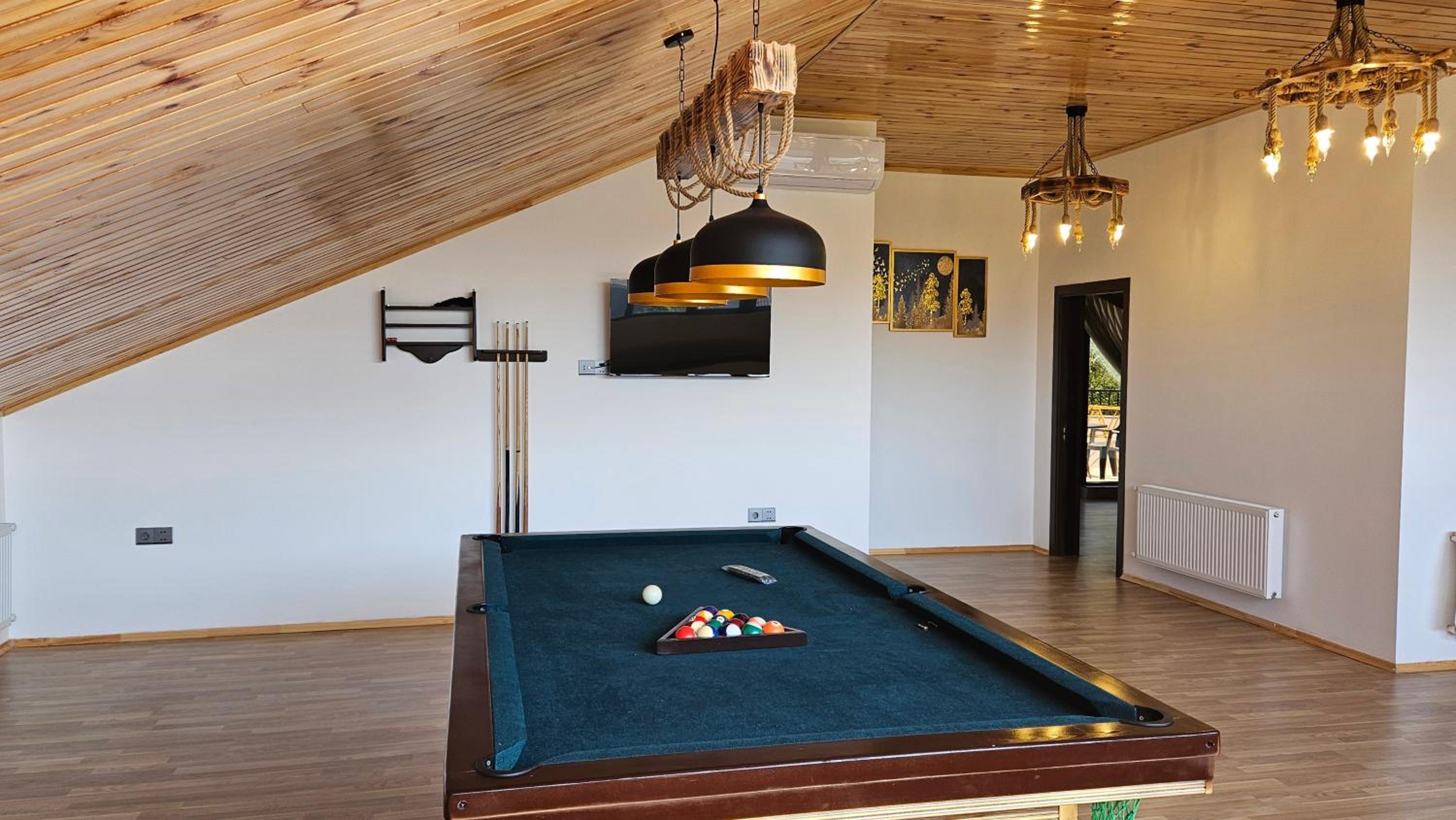 Luxury Milan Mountain Ponoramic Villa, indoor heated pool and jacuzzi with mountain view