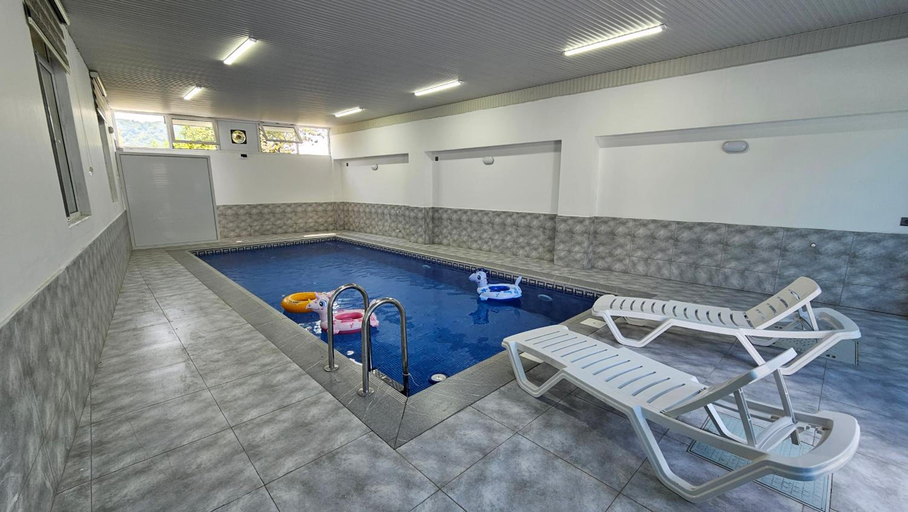 Luxury Milan Mountain Ponoramic Villa, indoor heated pool and jacuzzi with mountain view