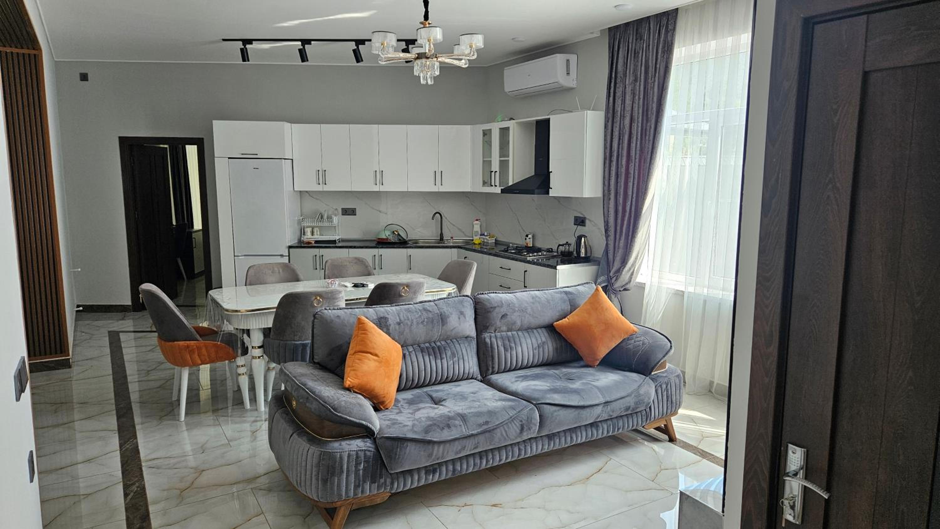 Luxury Milan Mountain Ponoramic Villa, indoor heated pool and jacuzzi with mountain view