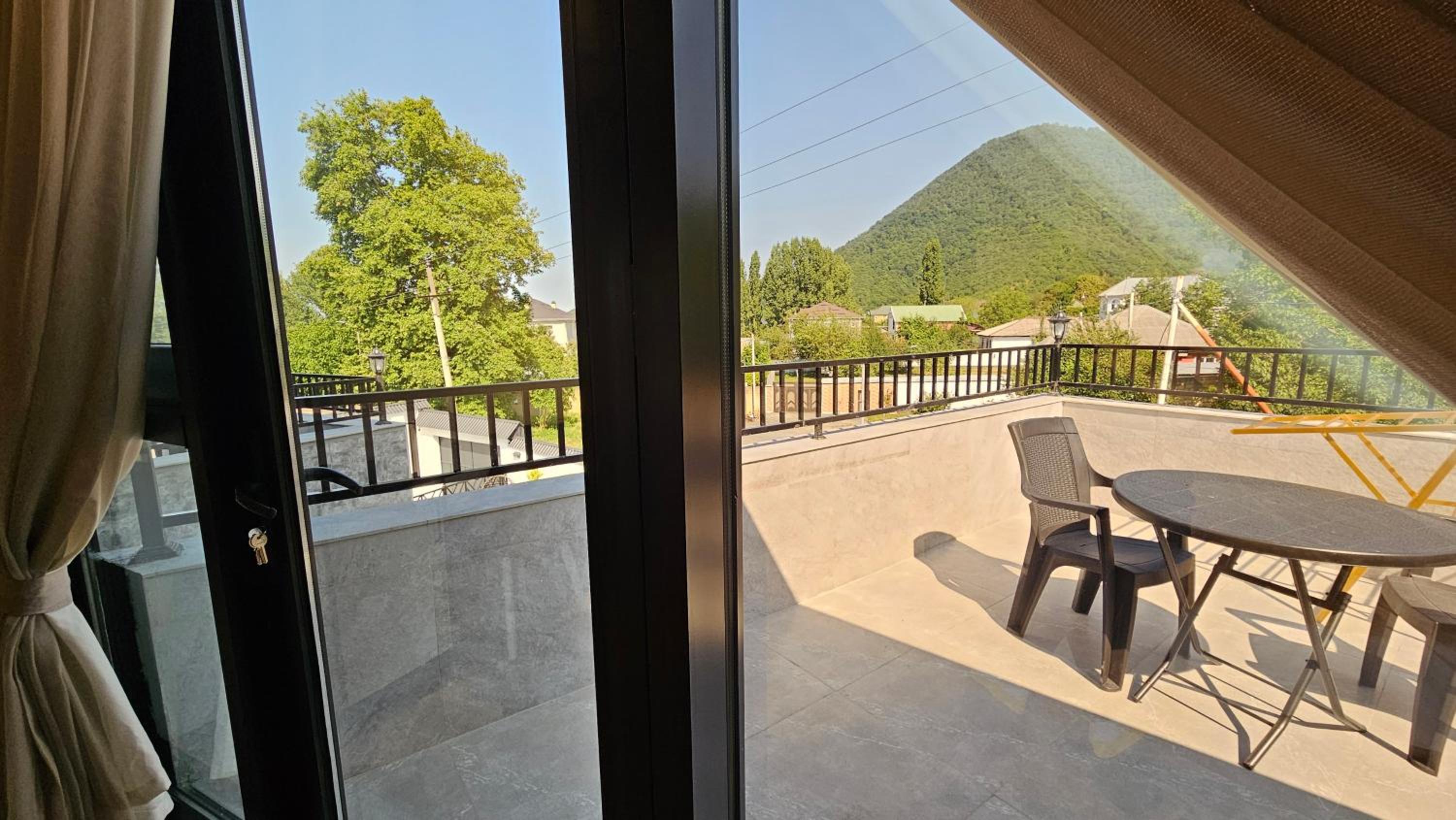 Luxury Milan Mountain Ponoramic Villa, indoor heated pool and jacuzzi with mountain view