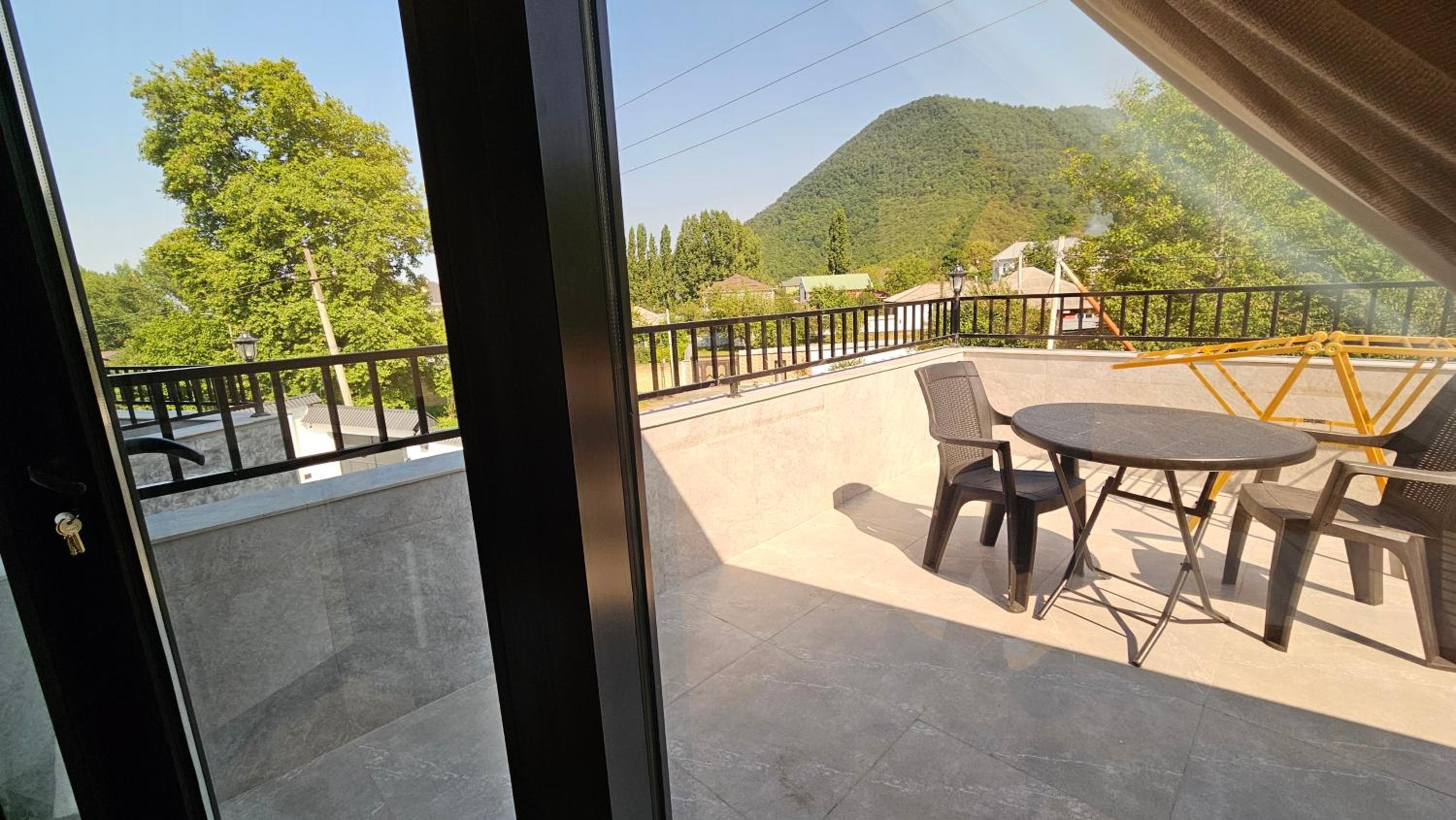 Luxury Milan Mountain Ponoramic Villa, indoor heated pool and jacuzzi with mountain view
