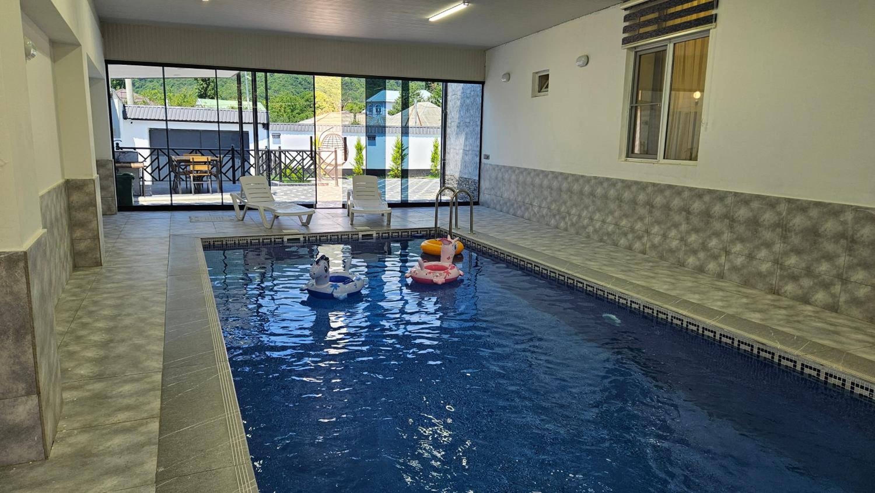 Luxury Milan Mountain Ponoramic Villa, indoor heated pool and jacuzzi with mountain view