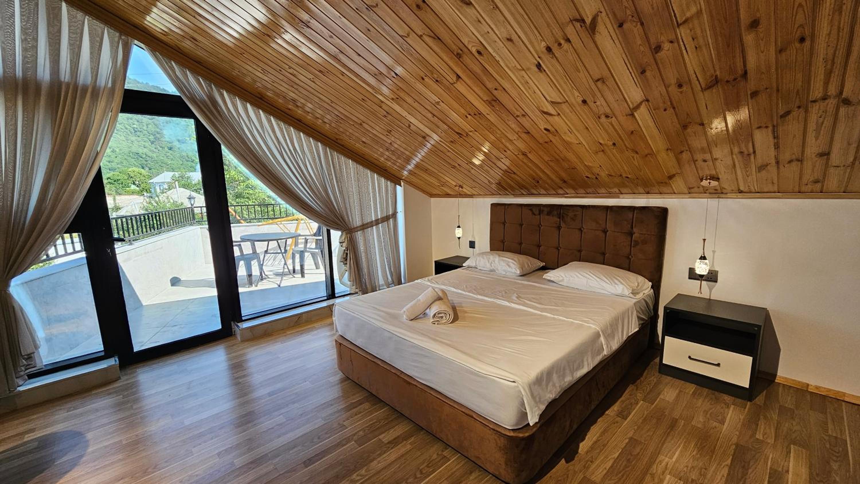 Luxury Milan Mountain Ponoramic Villa, indoor heated pool and jacuzzi with mountain view