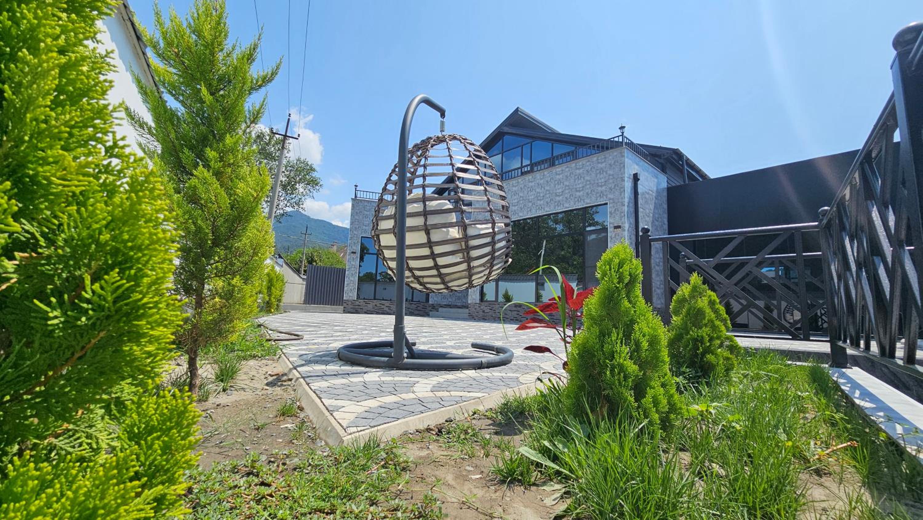 Luxury Milan Mountain Ponoramic Villa, indoor heated pool and jacuzzi with mountain view