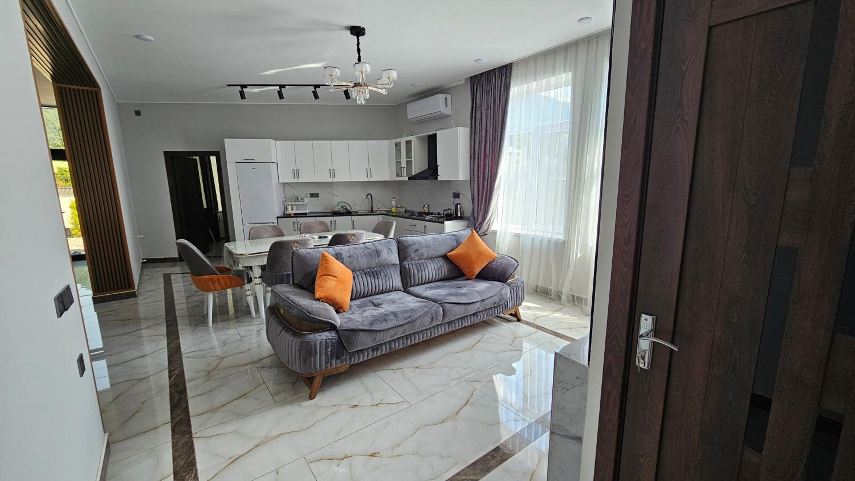 Luxury Milan Mountain Ponoramic Villa, indoor heated pool and jacuzzi with mountain view