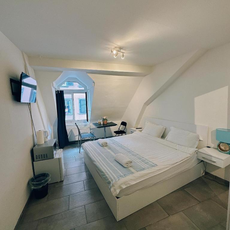 City center room next to Main station