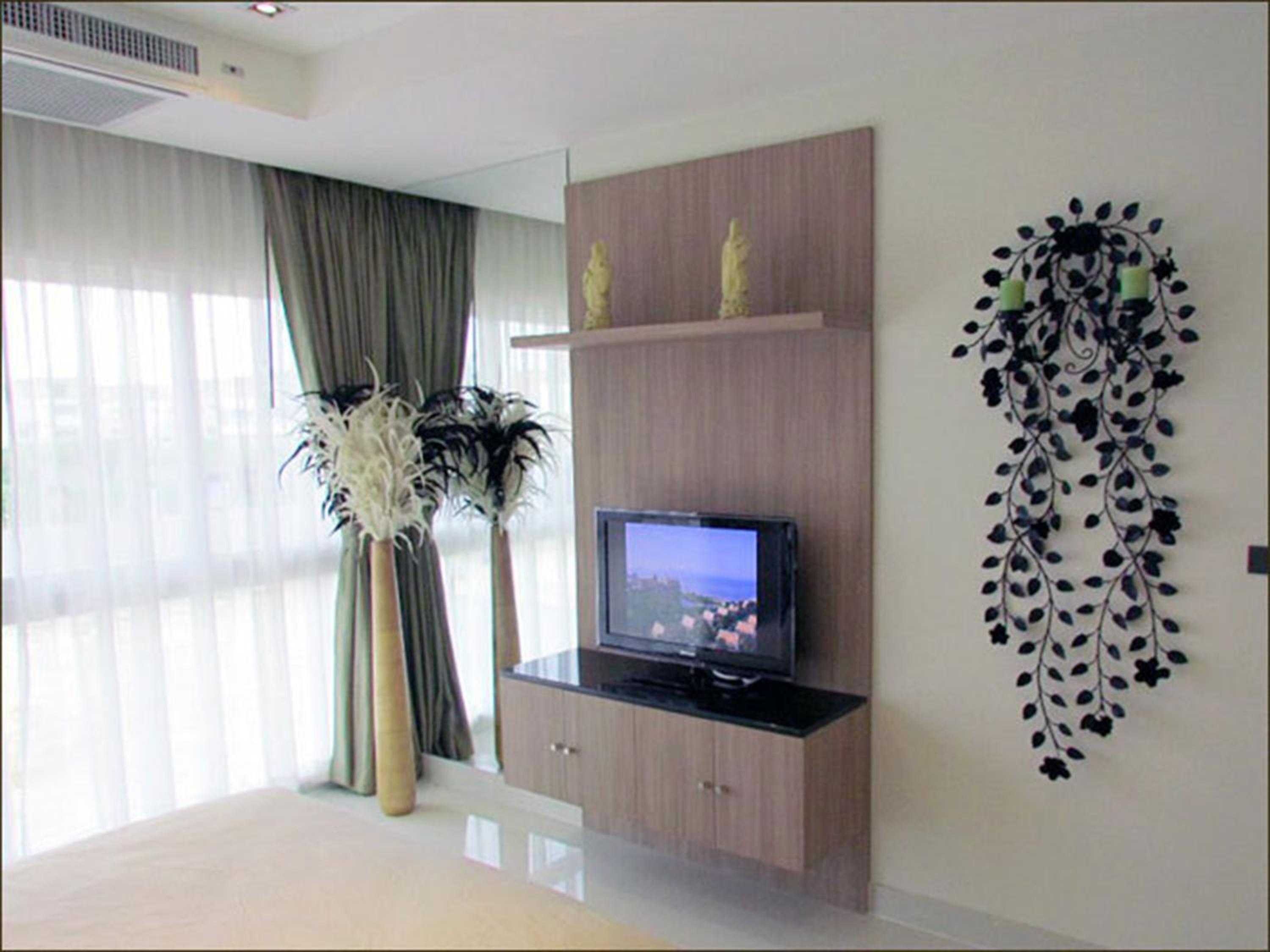 Nam Talay Jomtien Beach - Rooftop Ocean View - Close to Beach, Pool & Gym