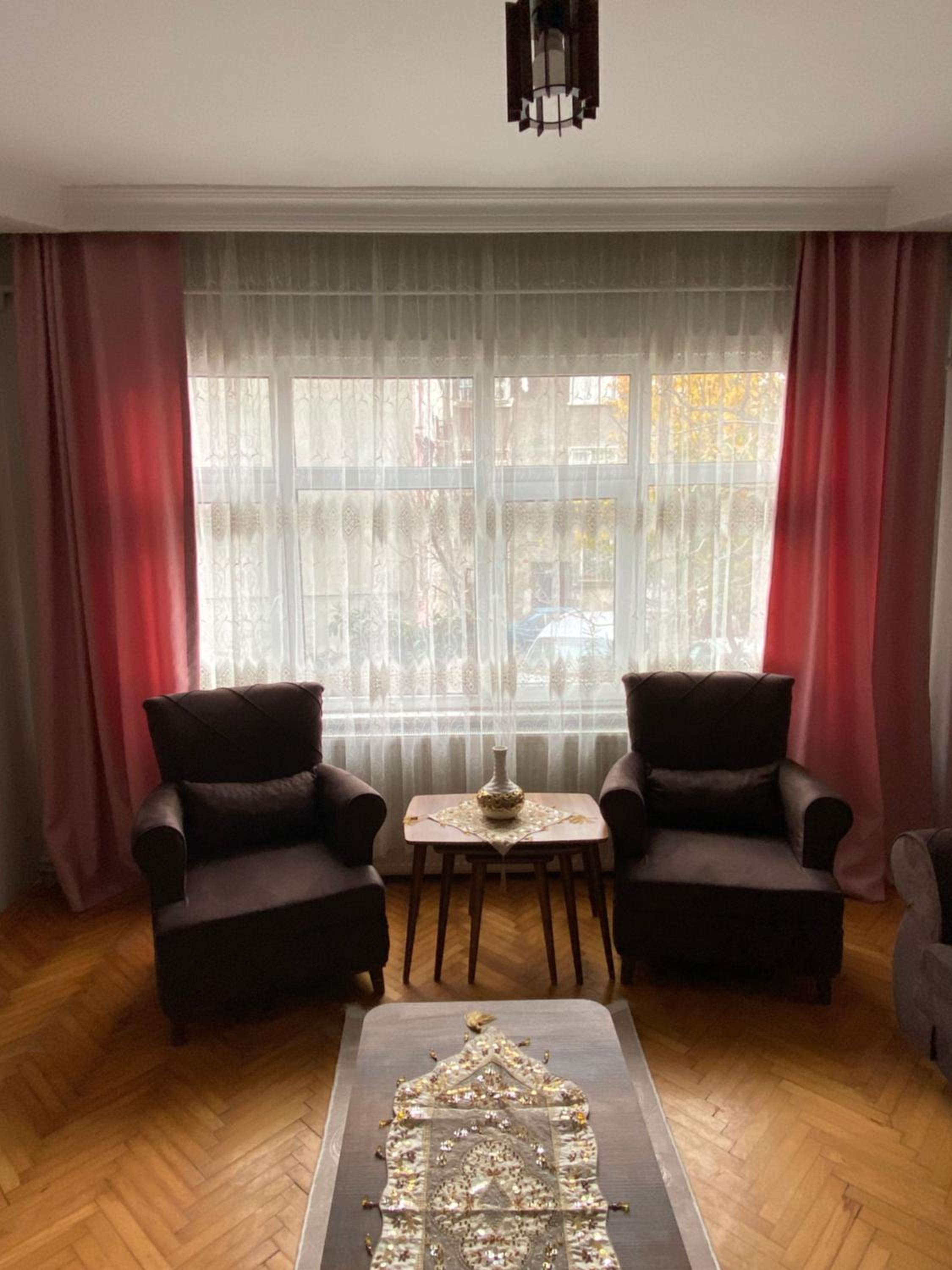 Tramvaya yakın, merkezi,2BD,asansörlü,ücretsiz otoparklı,3 klimalı