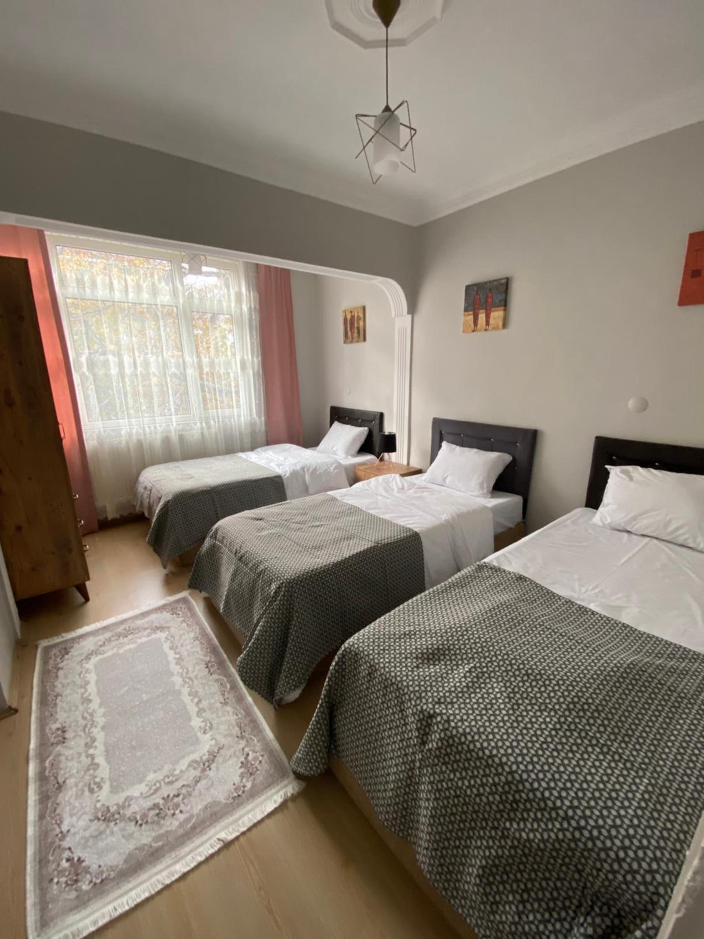Tramvaya yakın, merkezi,2BD,asansörlü,ücretsiz otoparklı,3 klimalı