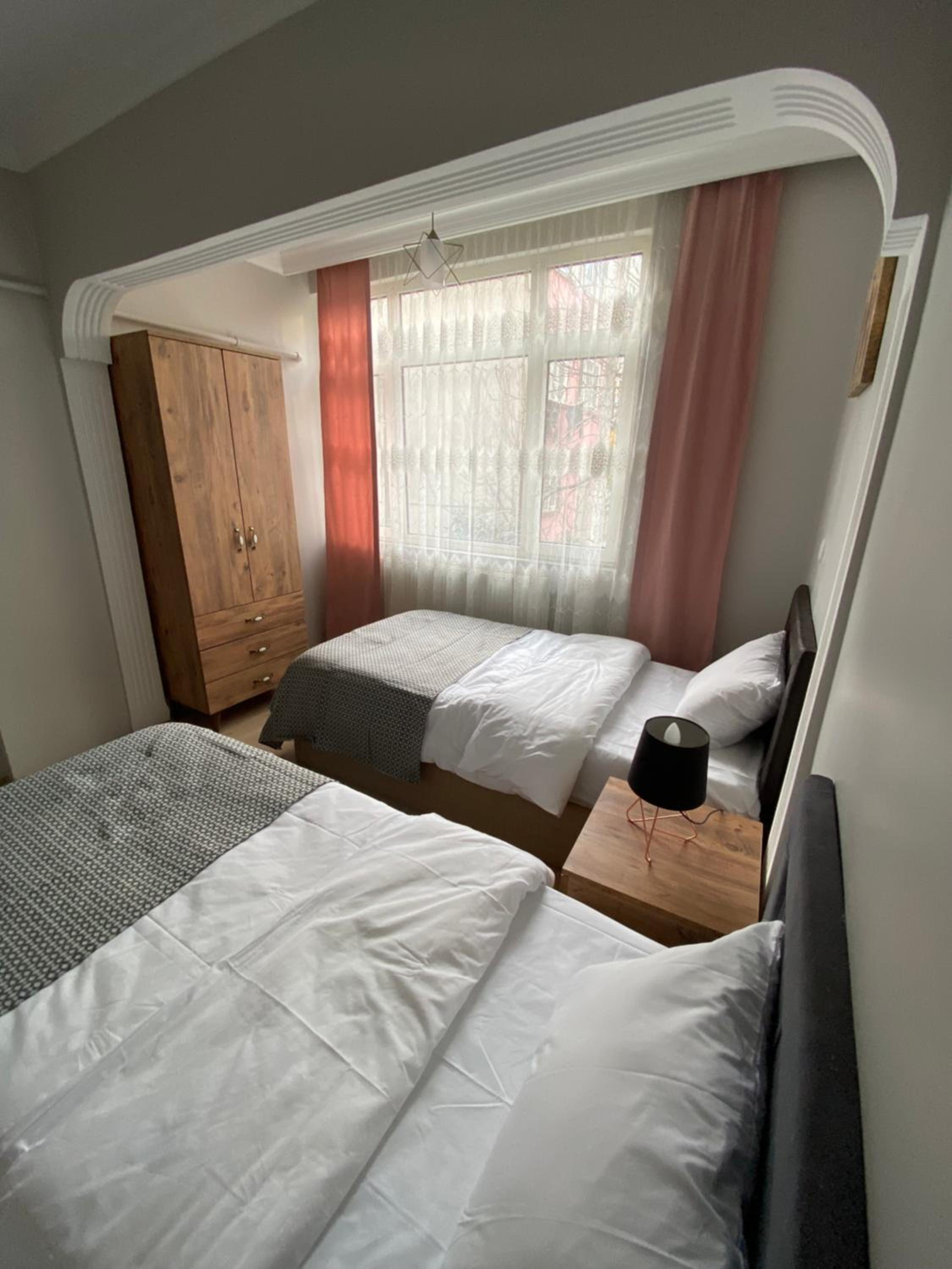Tramvaya yakın, merkezi,2BD,asansörlü,ücretsiz otoparklı,3 klimalı