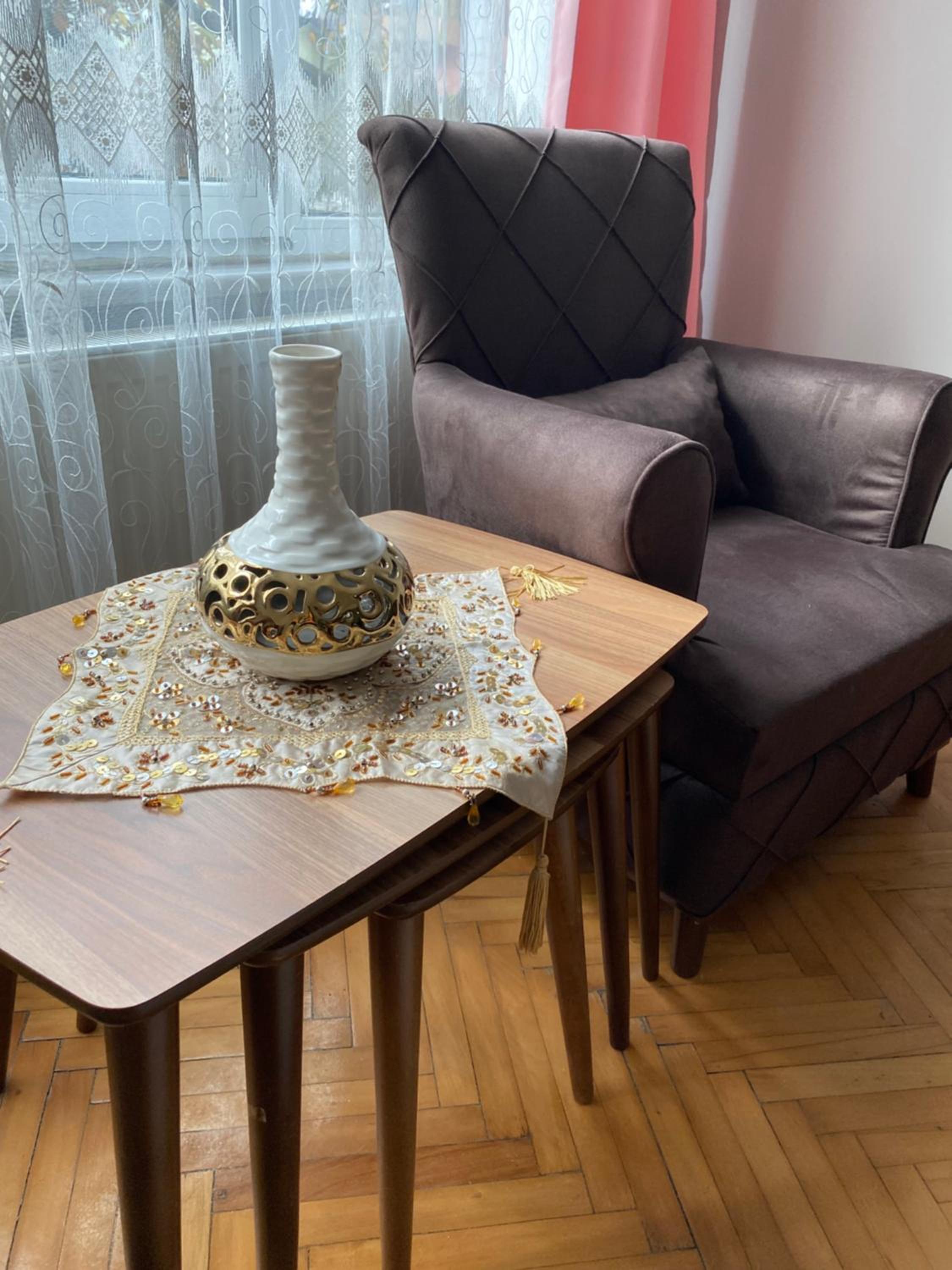 Tramvaya yakın, merkezi,2BD,asansörlü,ücretsiz otoparklı,3 klimalı