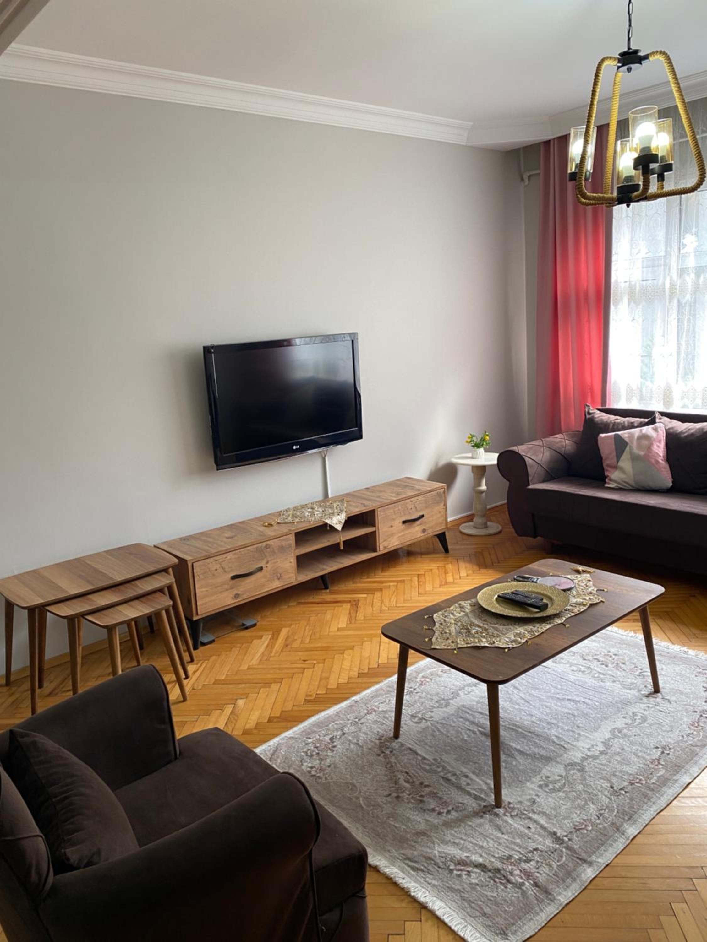 Tramvaya yakın, merkezi,2BD,asansörlü,ücretsiz otoparklı,3 klimalı