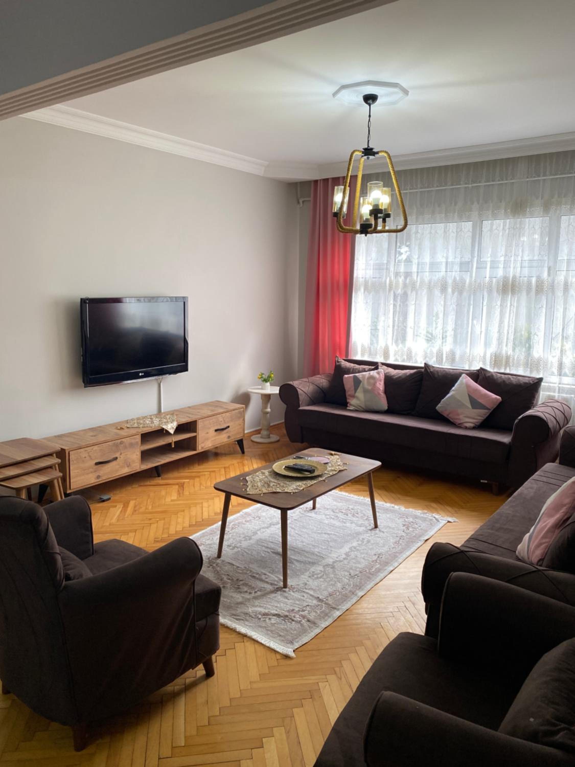 Tramvaya yakın, merkezi,2BD,asansörlü,ücretsiz otoparklı,3 klimalı