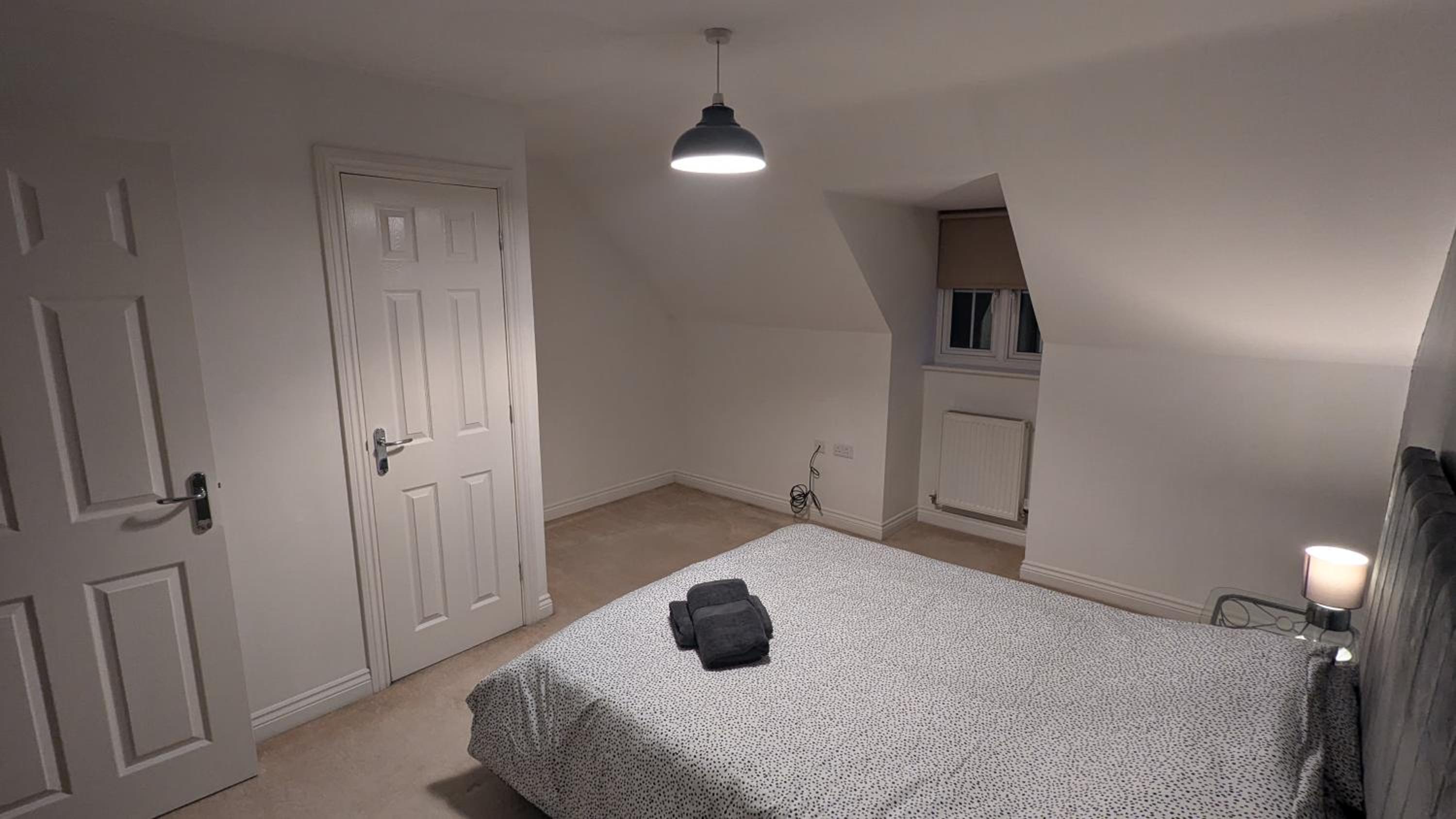 Sleeps up to 8 guests - Modern townhouse near Newcastle