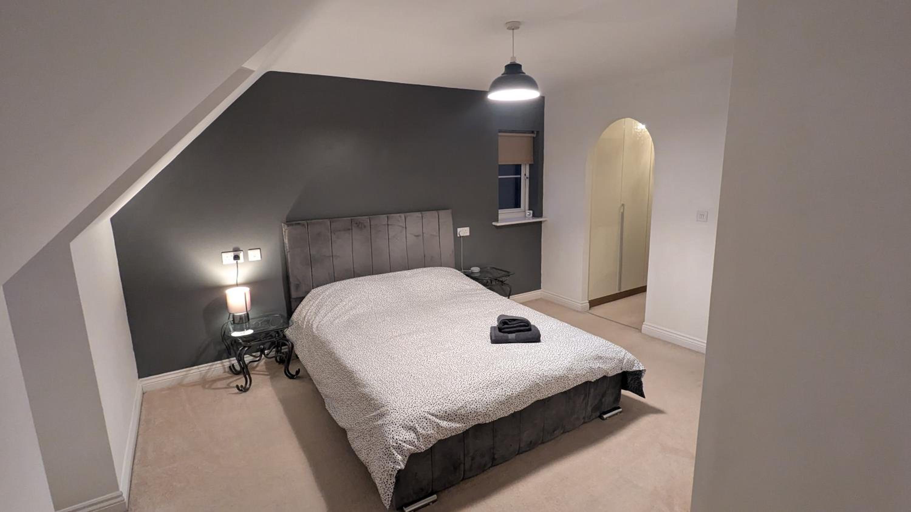 Sleeps up to 8 guests - Modern townhouse near Newcastle