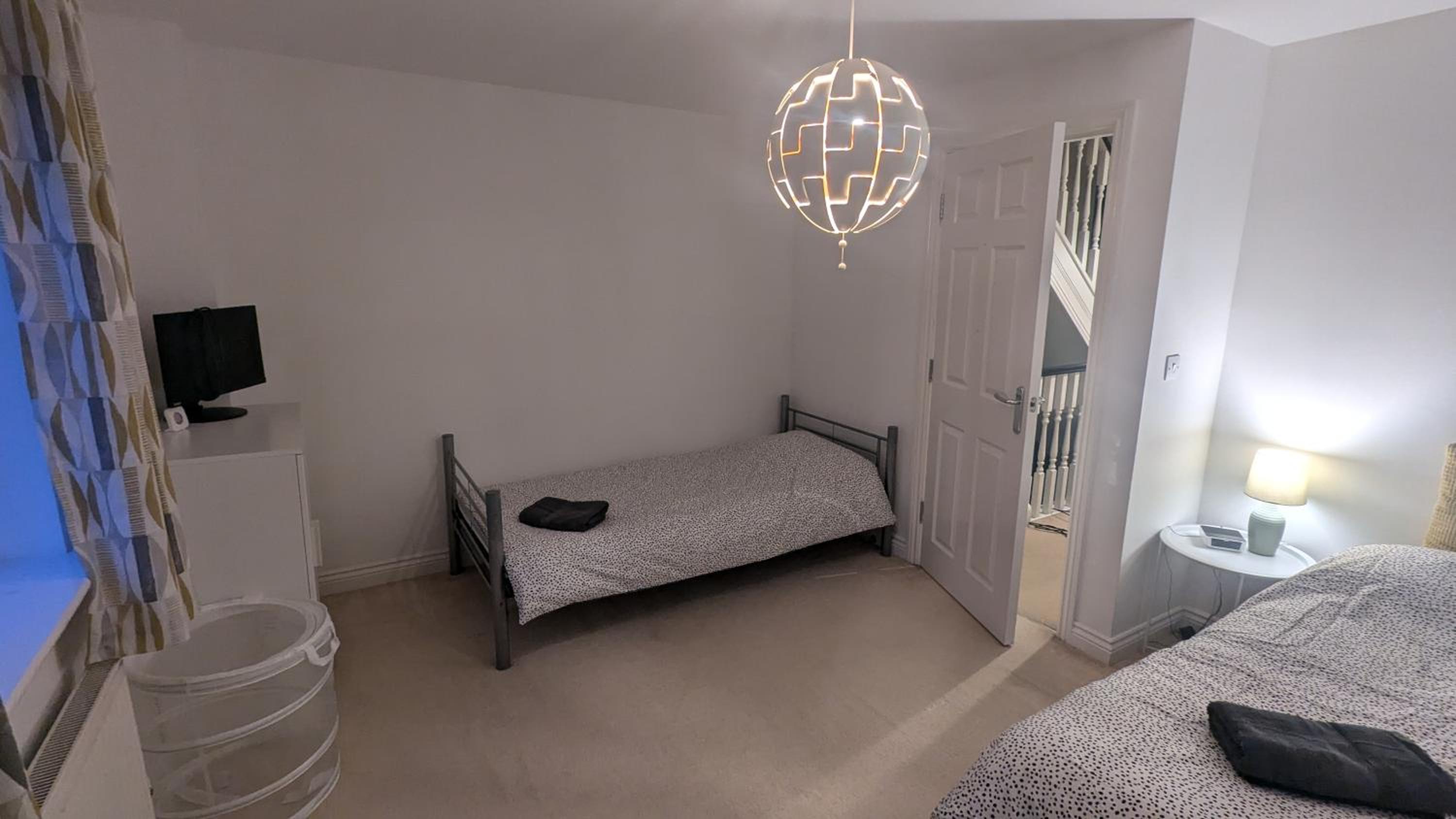 Sleeps up to 8 guests - Modern townhouse near Newcastle