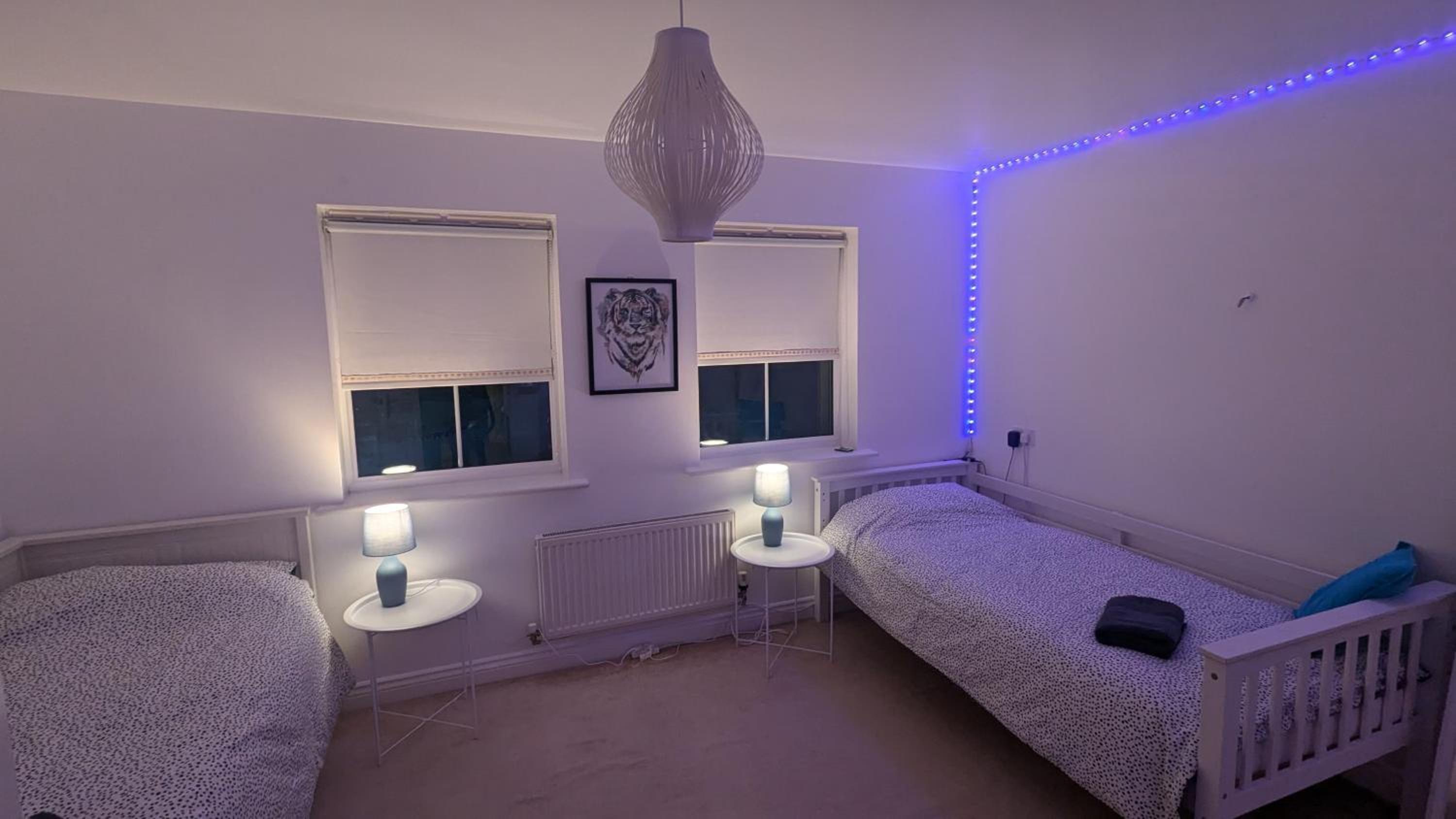 Sleeps up to 8 guests - Modern townhouse near Newcastle